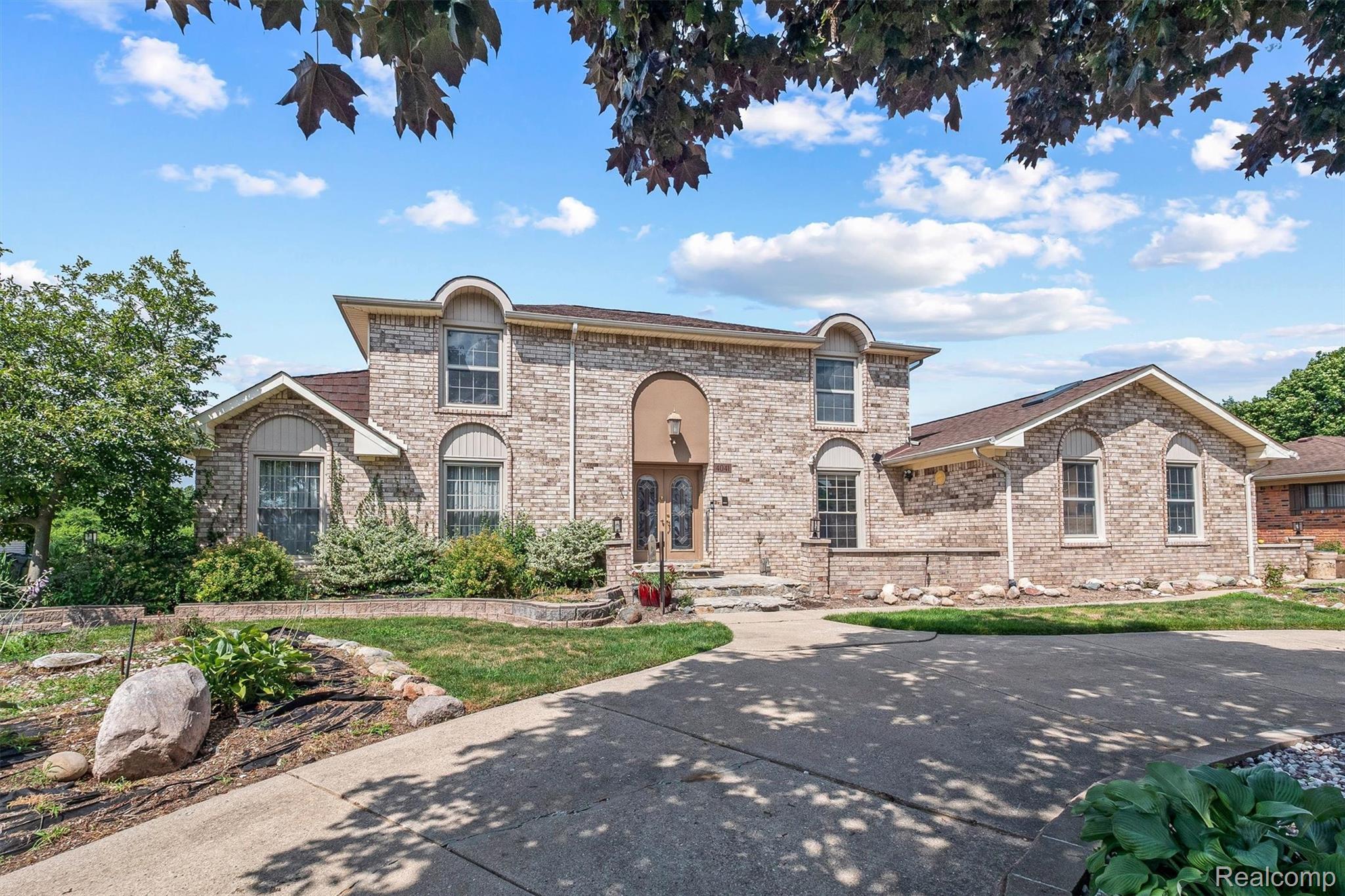 4041 TWIN LAKES Court