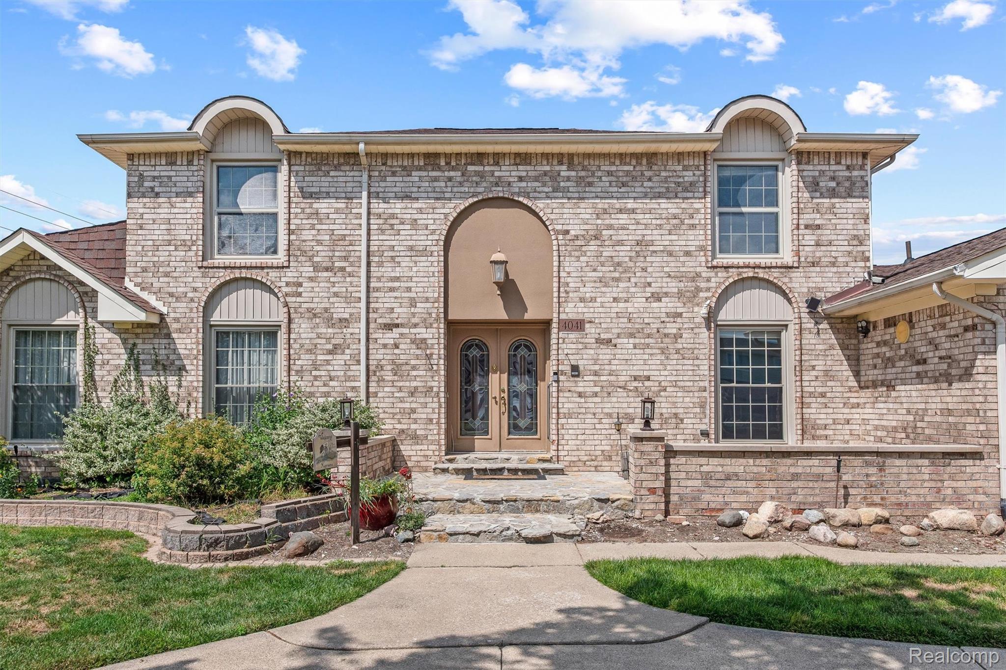 4041 TWIN LAKES Court