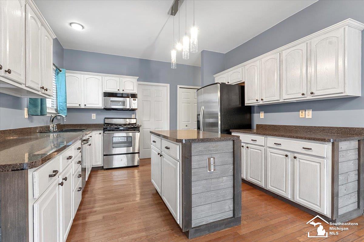 27196 Hawthorne Boulevard