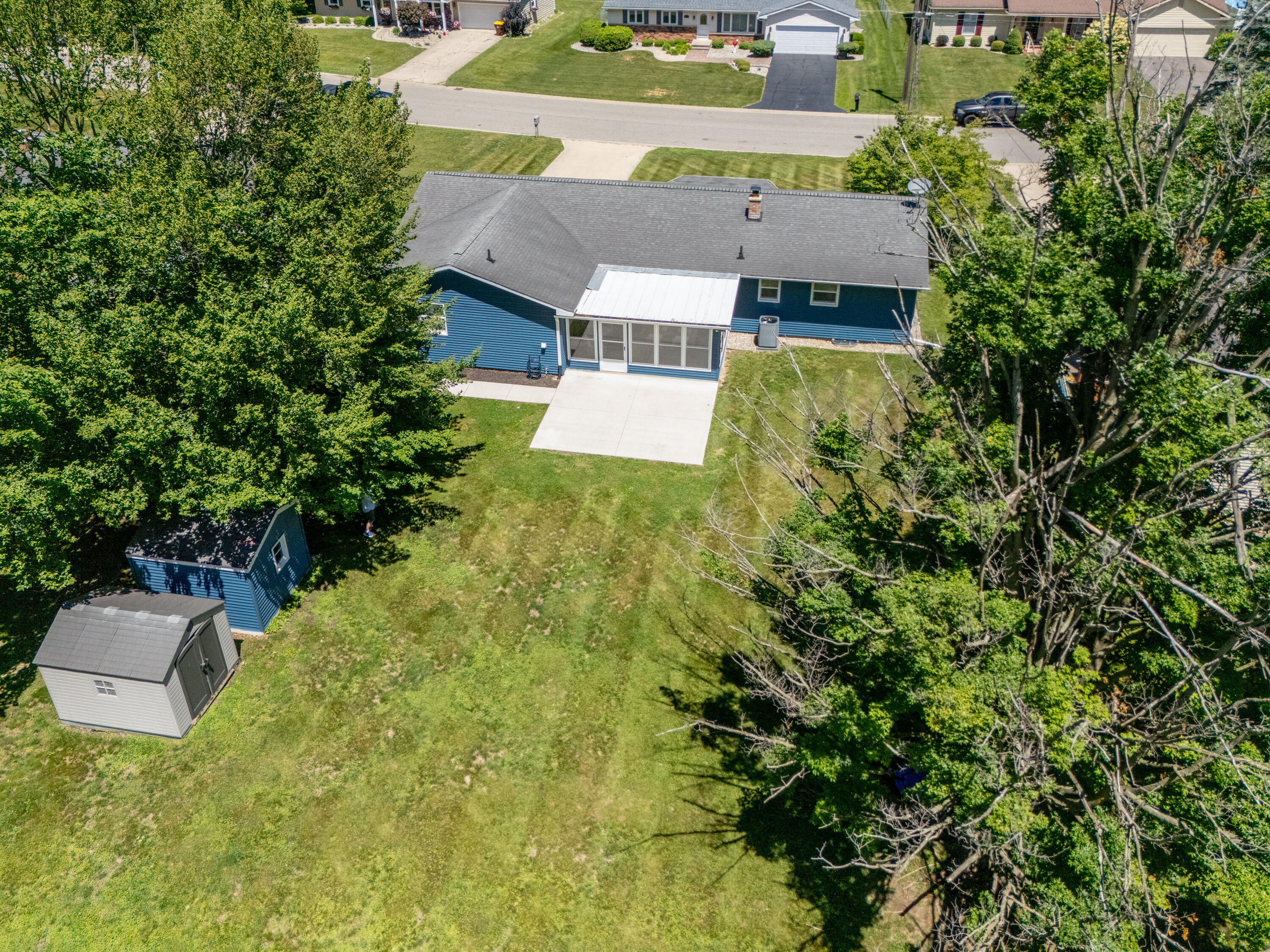 600 North Drive E