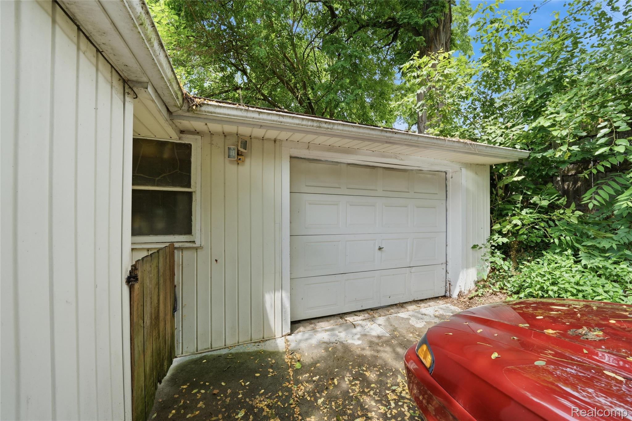 918 Pine Tree Road