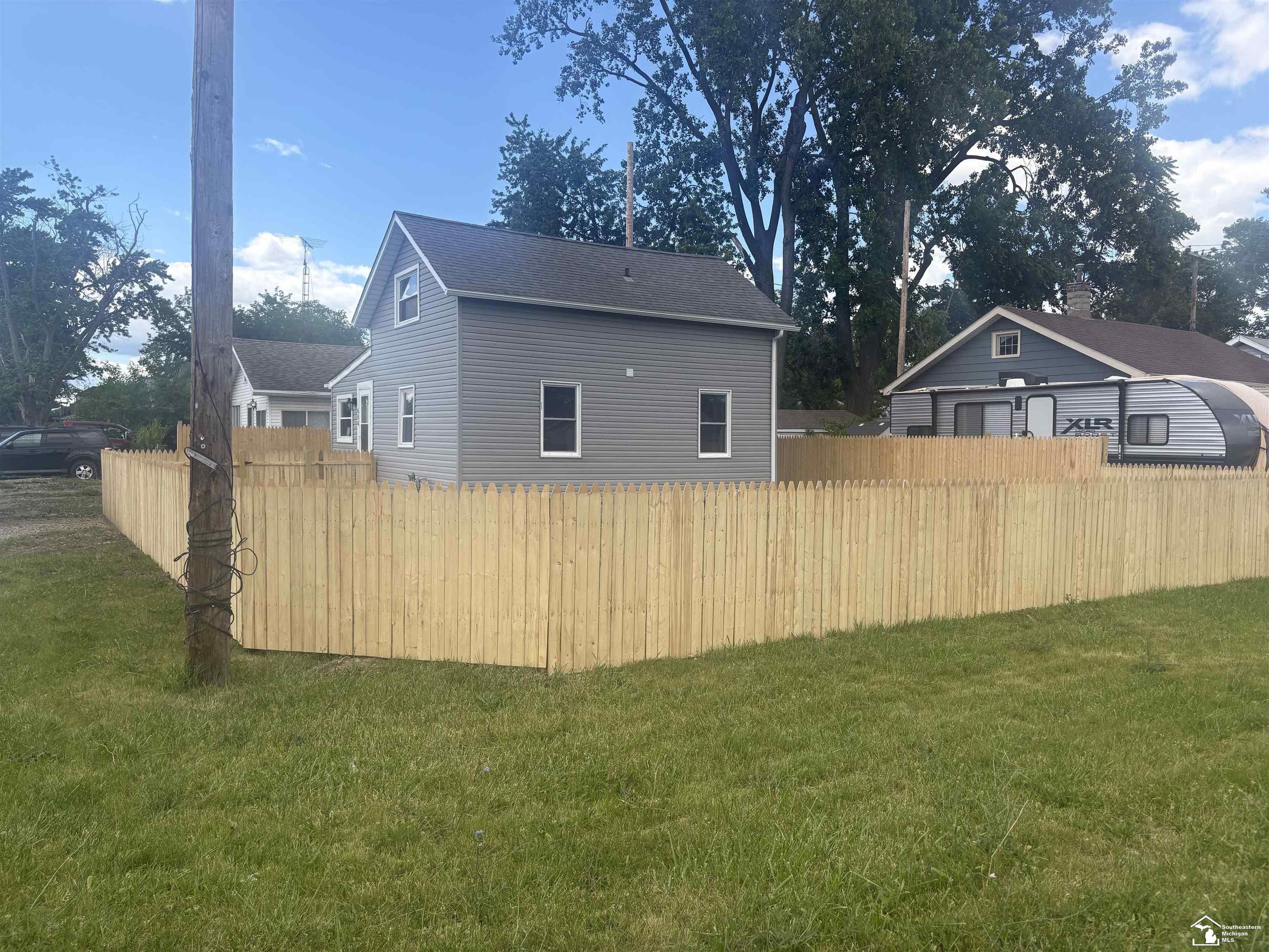604 W 10th Street
