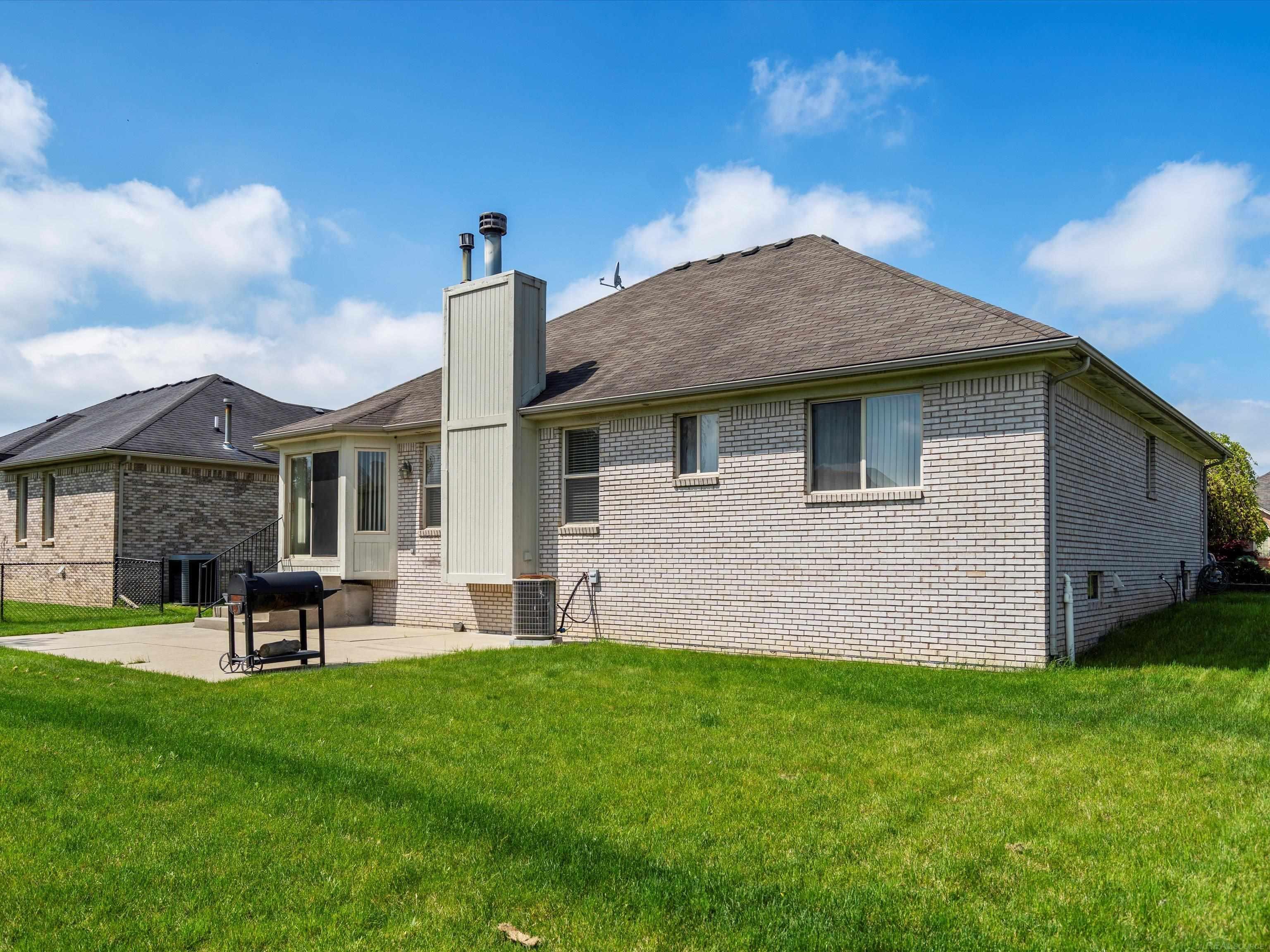 55374 Raspberry Drive