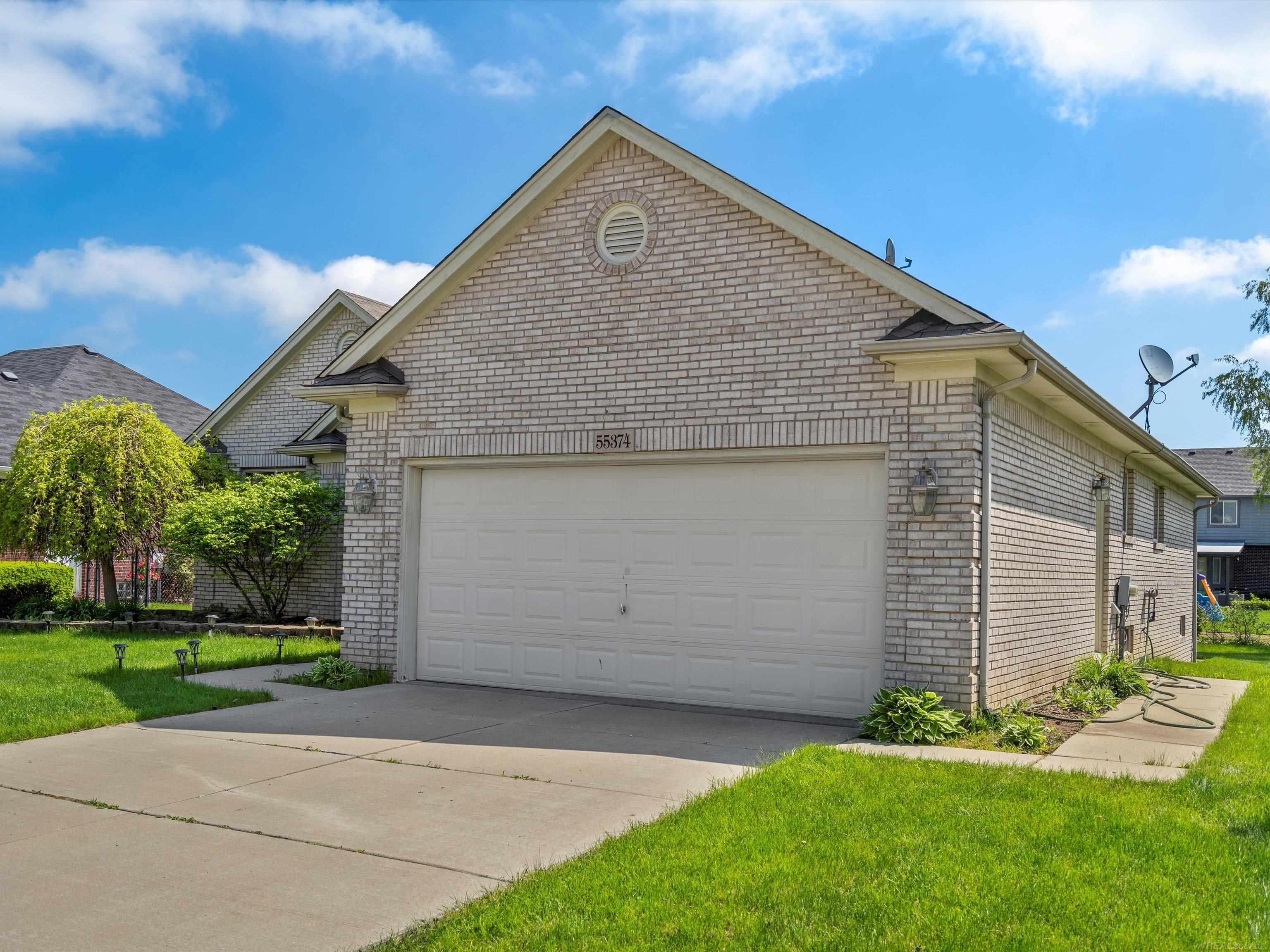 55374 Raspberry Drive