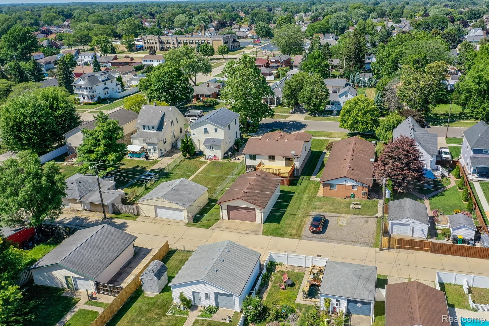 1235 Chestnut Street