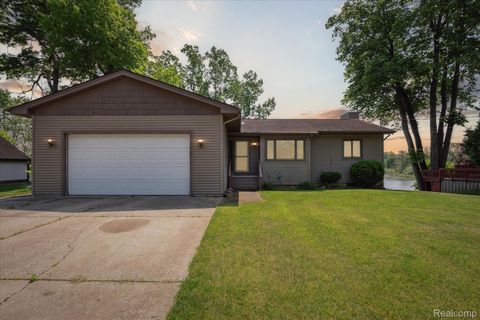 88 W Peterson Drive Hartland Township MI 48114