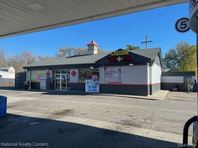 186 NORTHBOUND GRATIOT Avenue NB