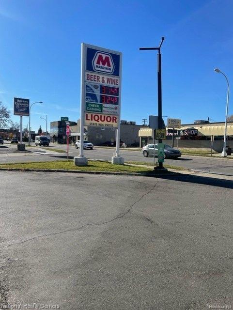 186 NORTHBOUND GRATIOT Avenue NB