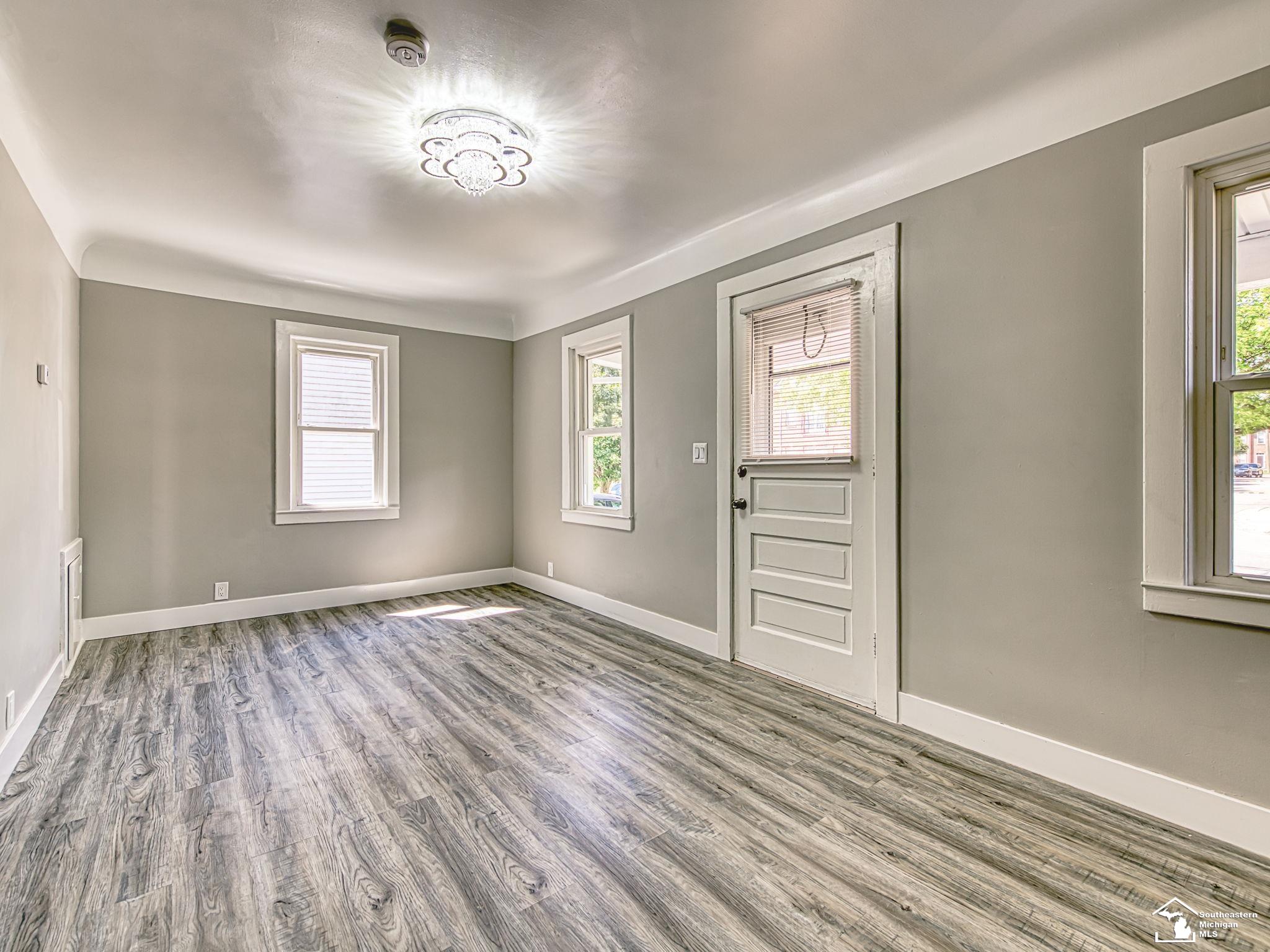 327 S Roessler Street