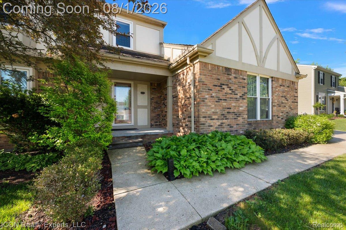 44831 Huntington Drive