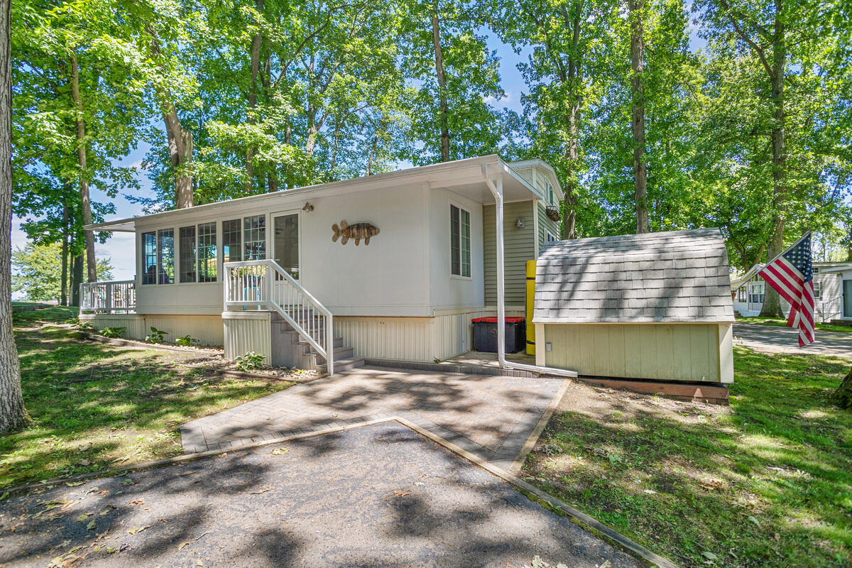 634 Hillview Lane