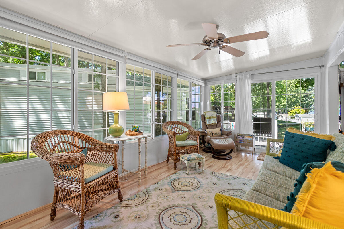 634 Hillview Lane