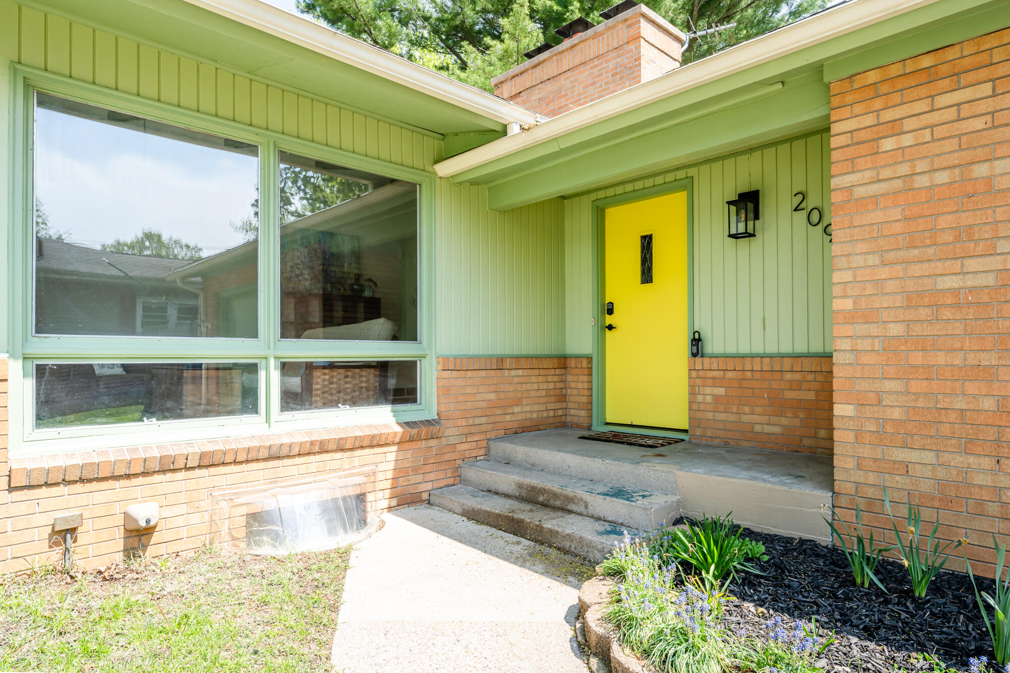 2099 Russell Road
