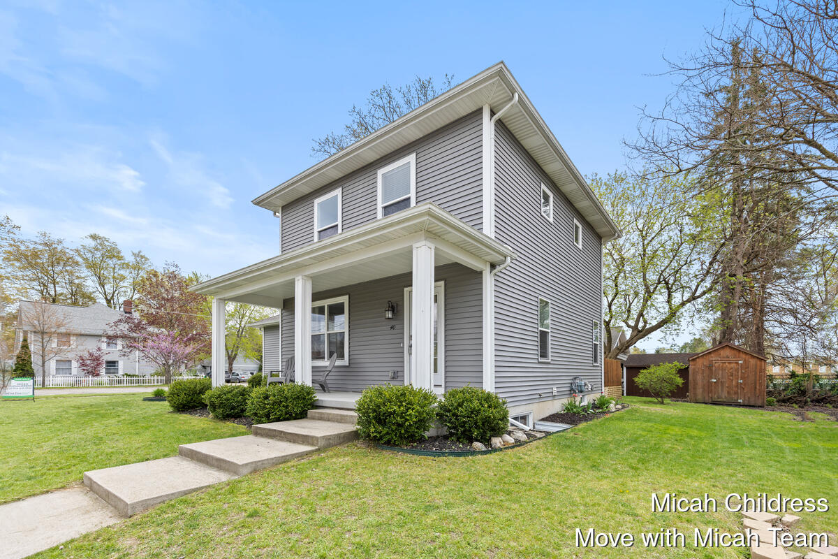 40 E Maple Street NE
