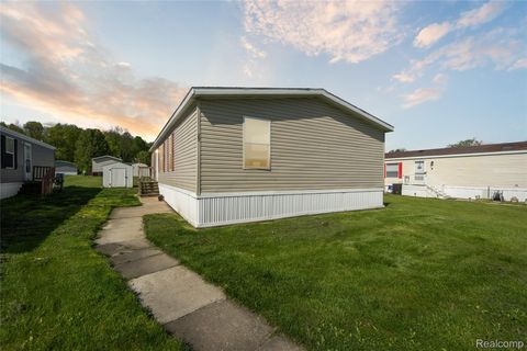 Photo of 29 Fox Hound Court, Grand Blanc City, MI 48439 (MLS # 20251002444)