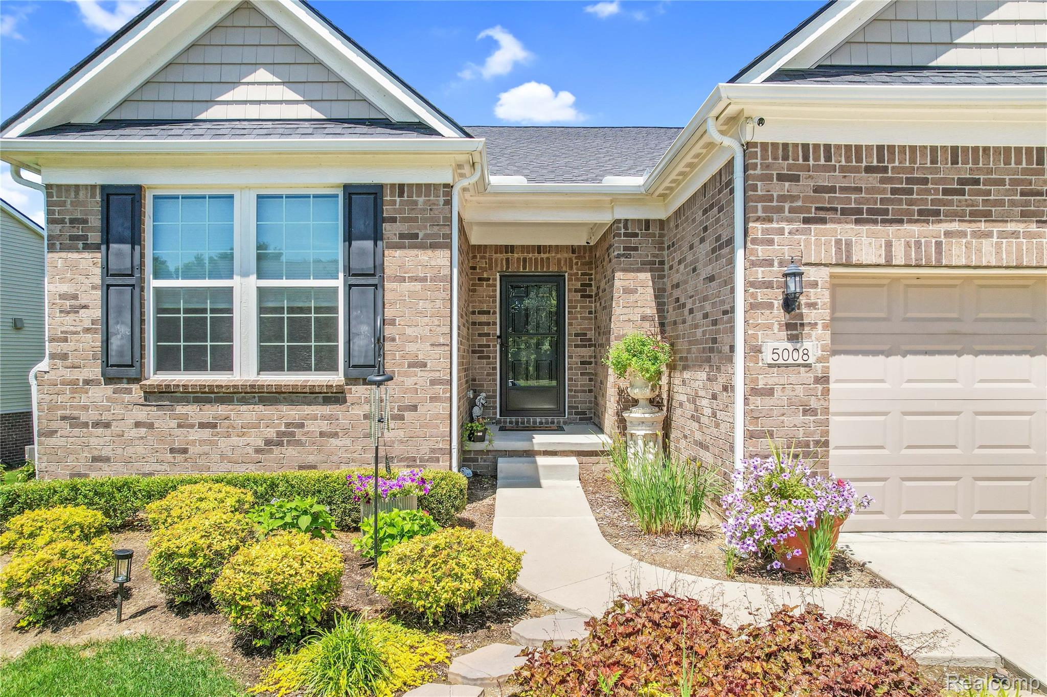 5008 Oakdale Drive