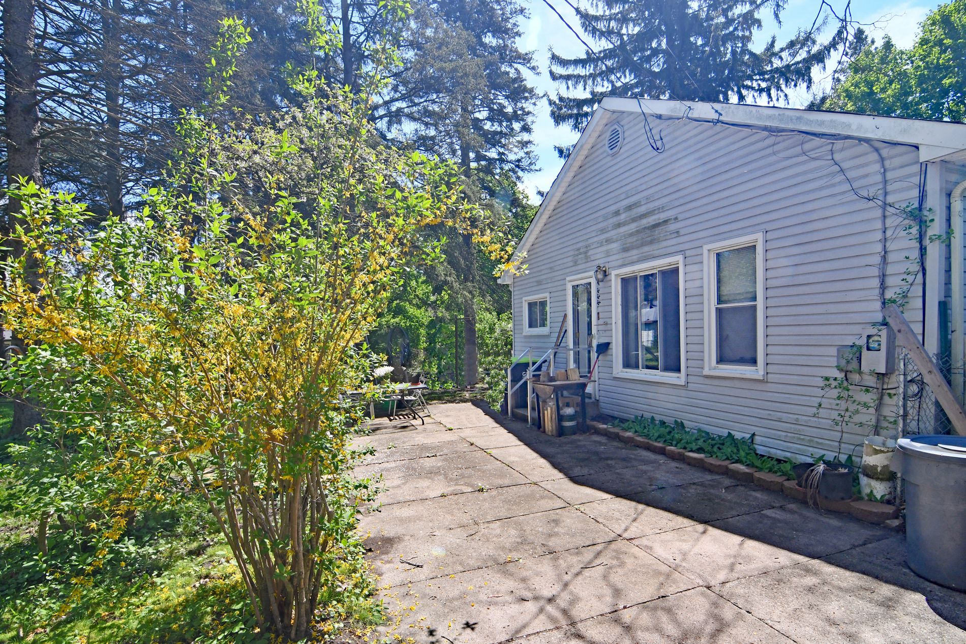 1209 APPLEWOOD Drive