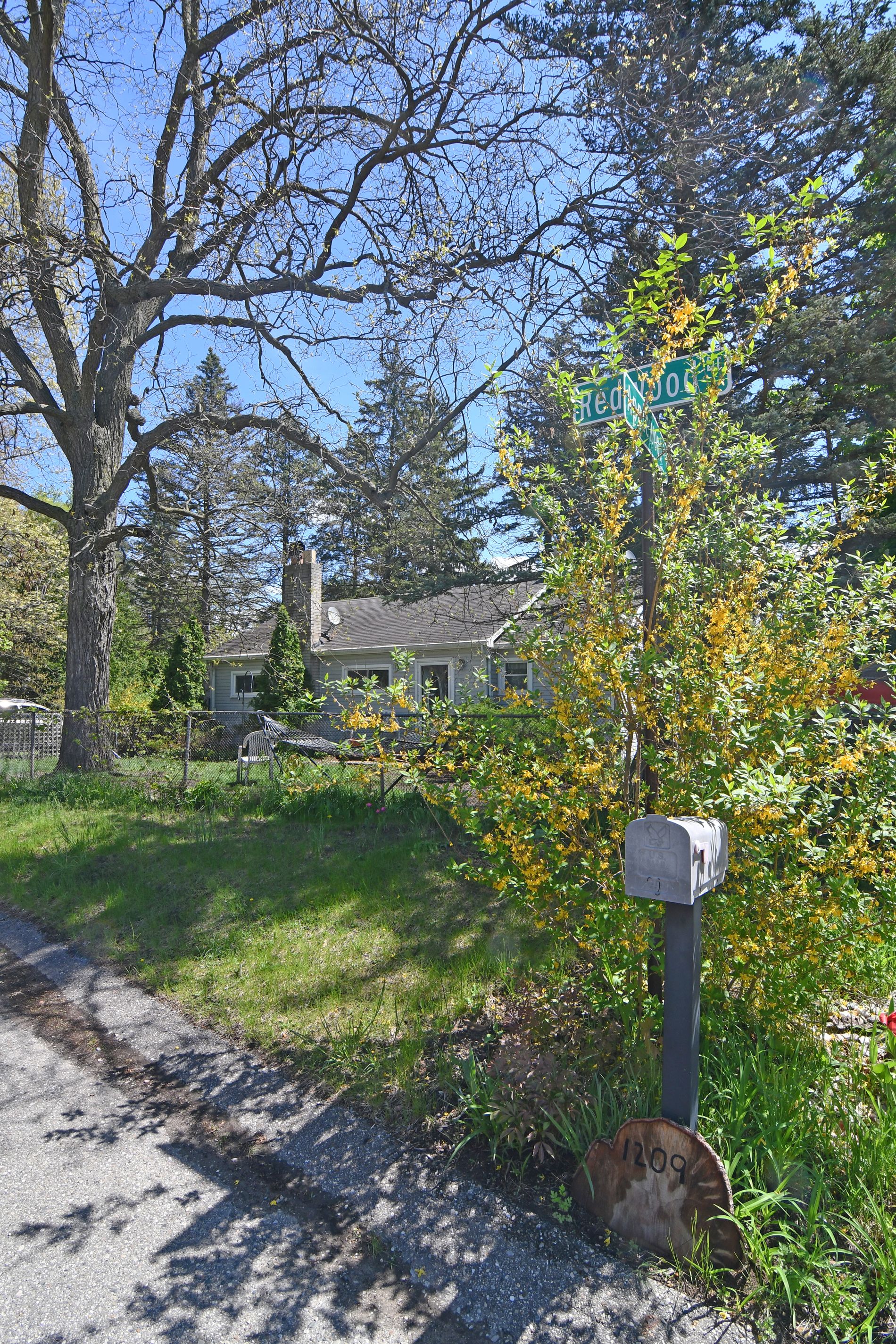1209 APPLEWOOD Drive