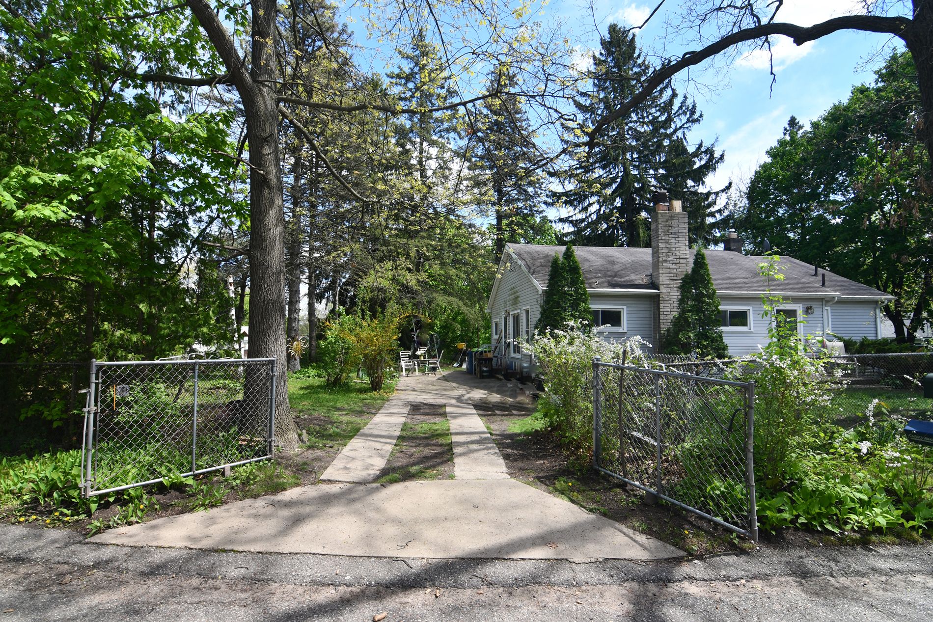 1209 APPLEWOOD Drive