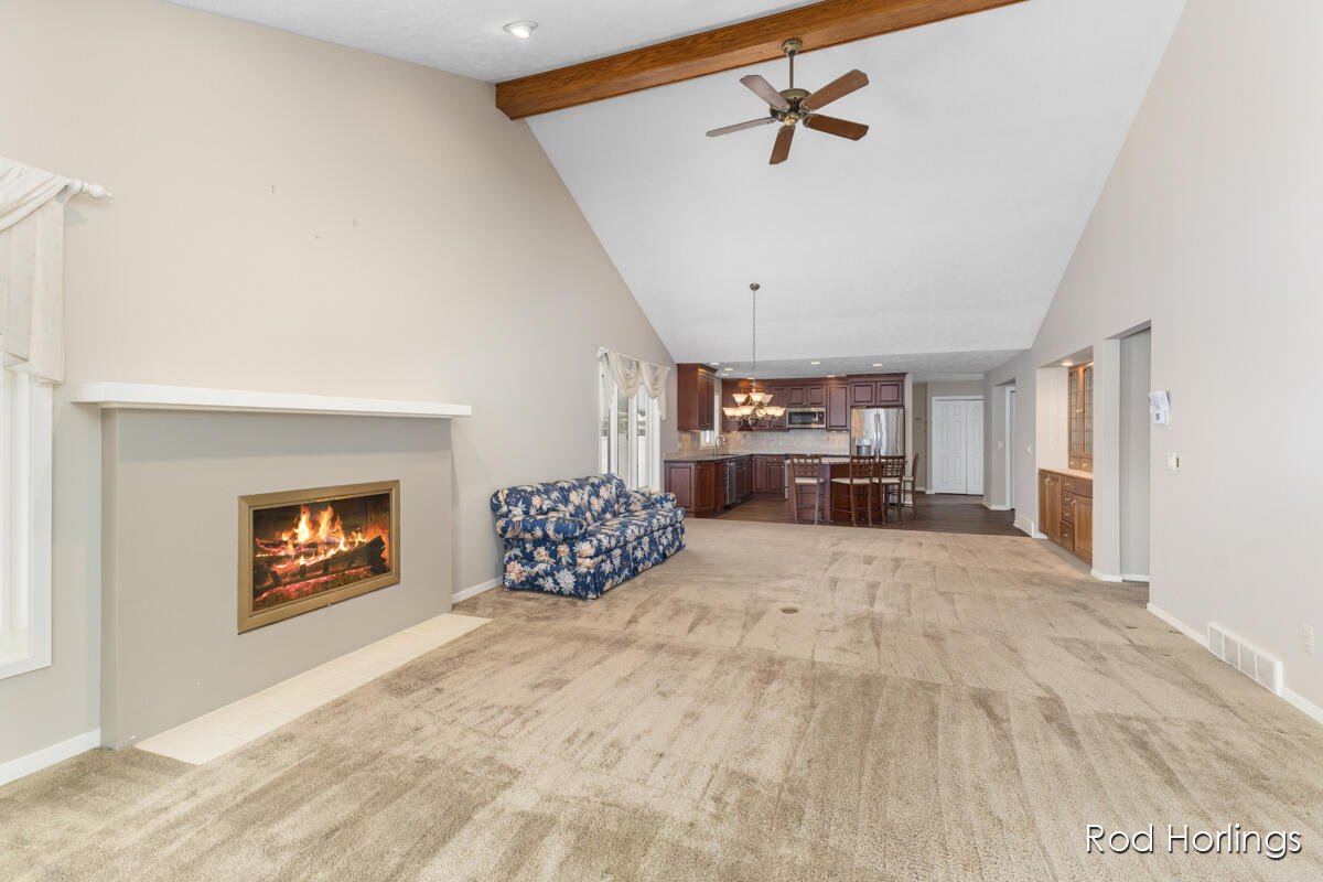 6977 Pinehurst Lane NE