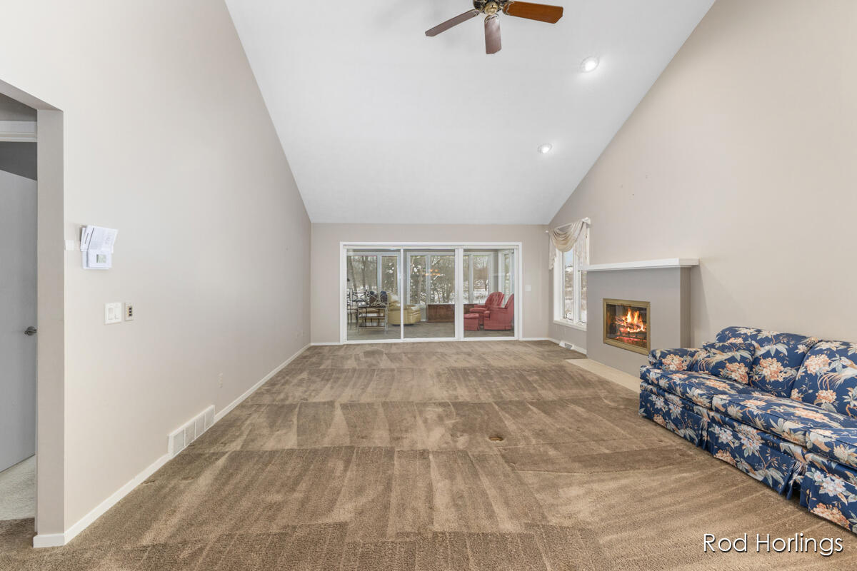 6977 Pinehurst Lane NE