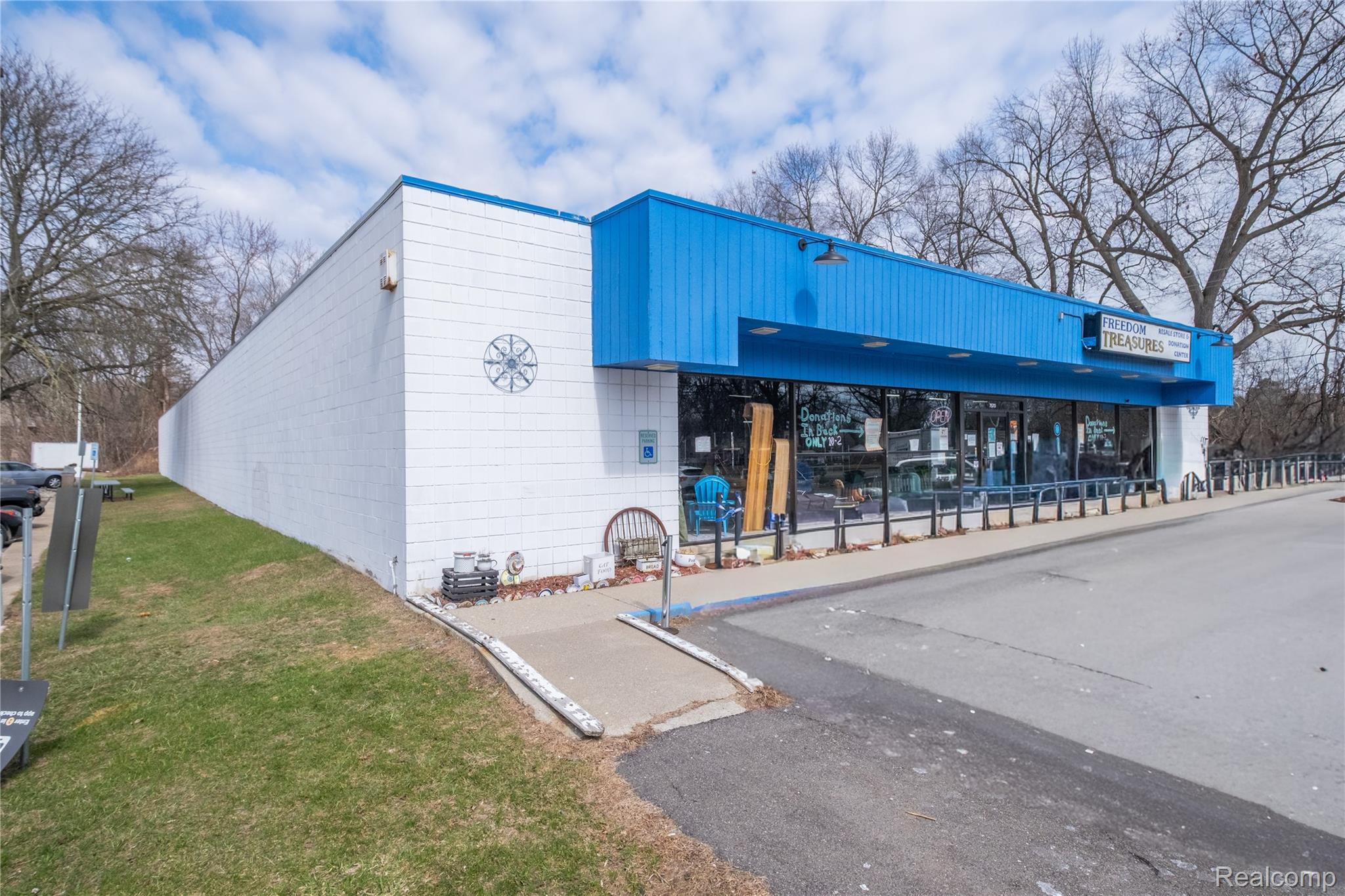 7570 Cooley Lake Road