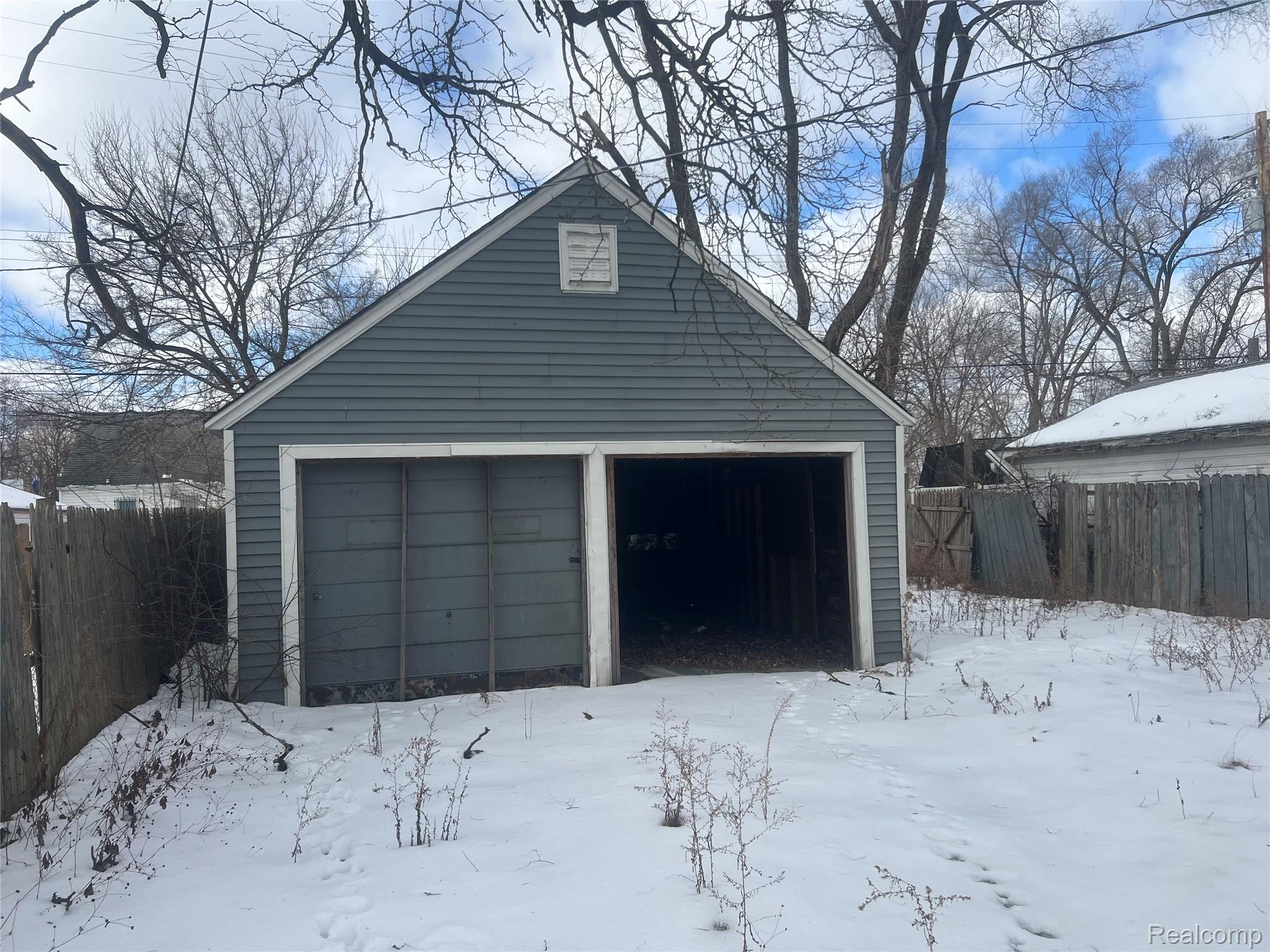 20543 Waltham Street