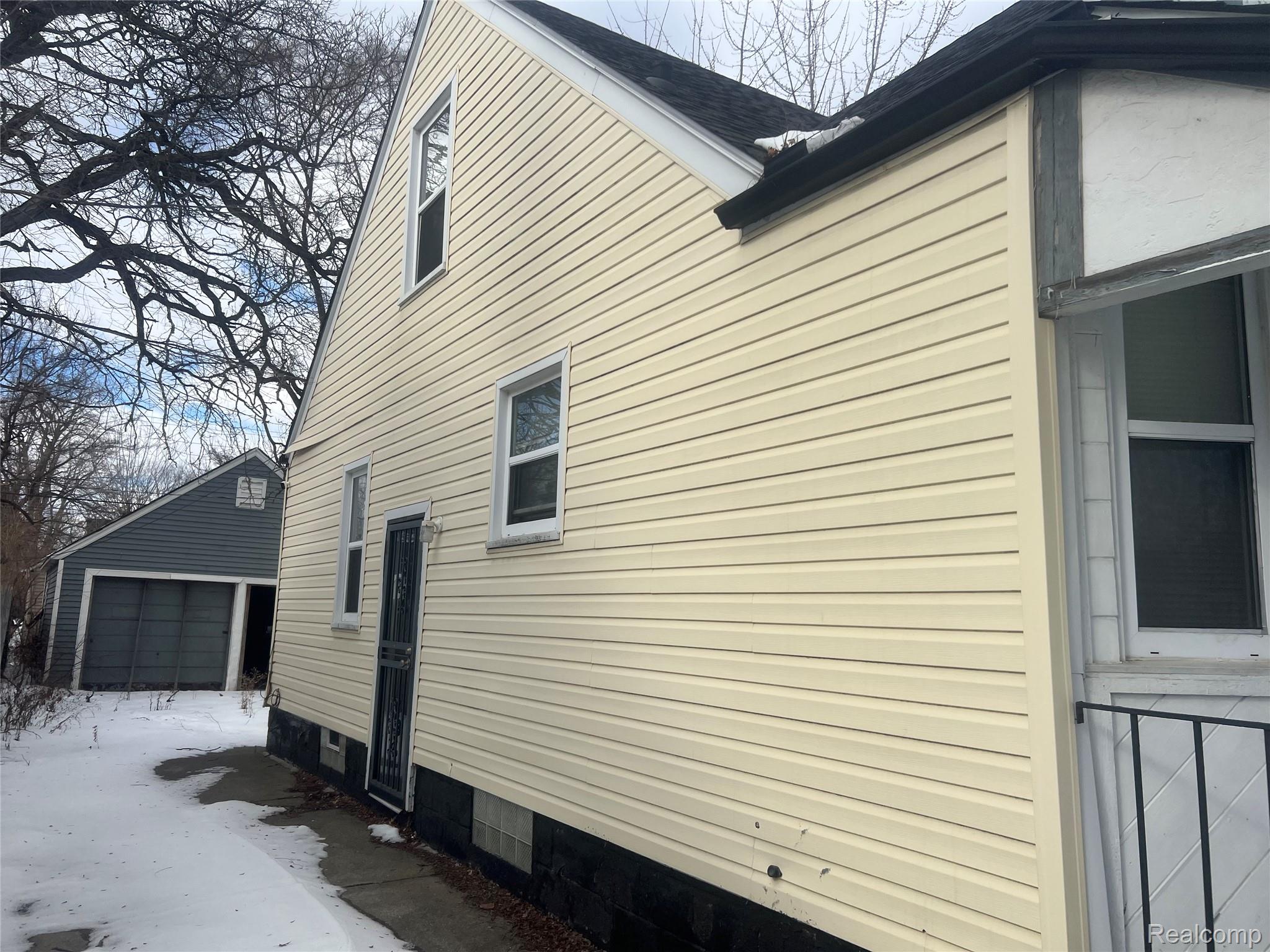 20543 Waltham Street