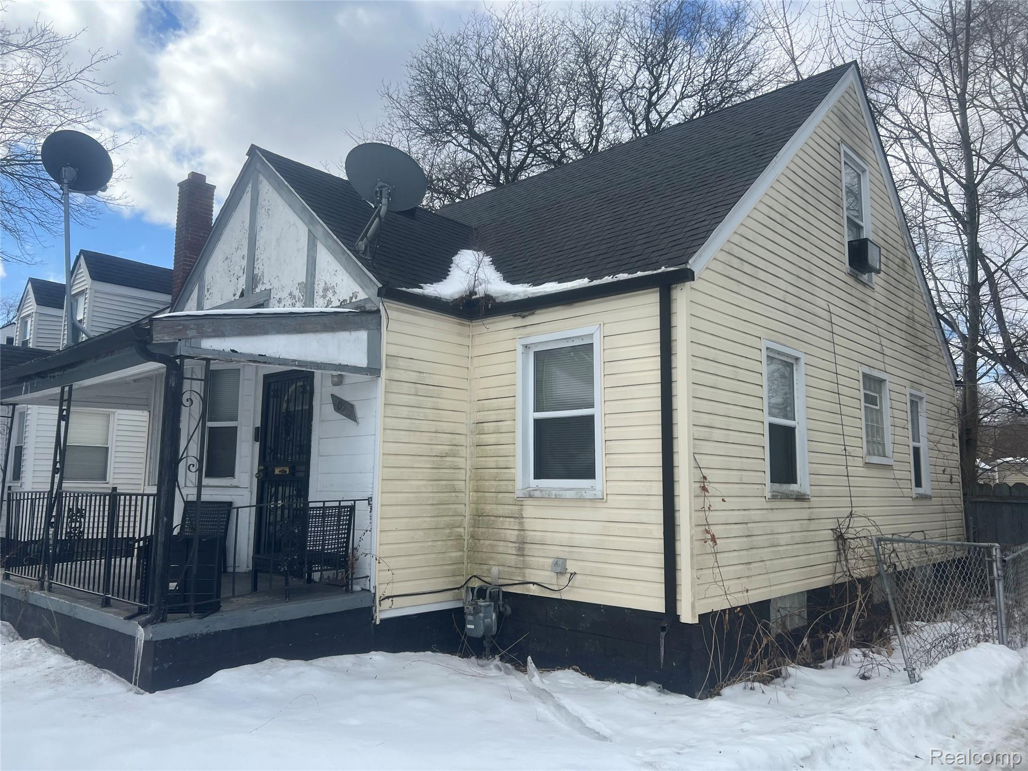 20543 Waltham Street