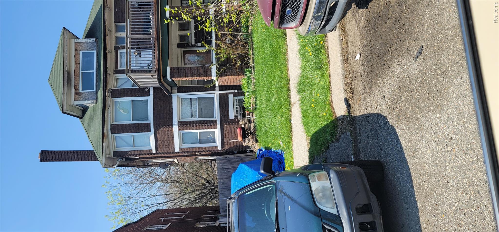 1569 W Grand Boulevard