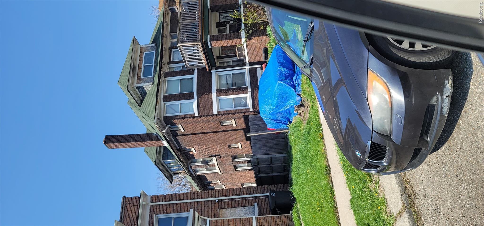 1569 W Grand Boulevard