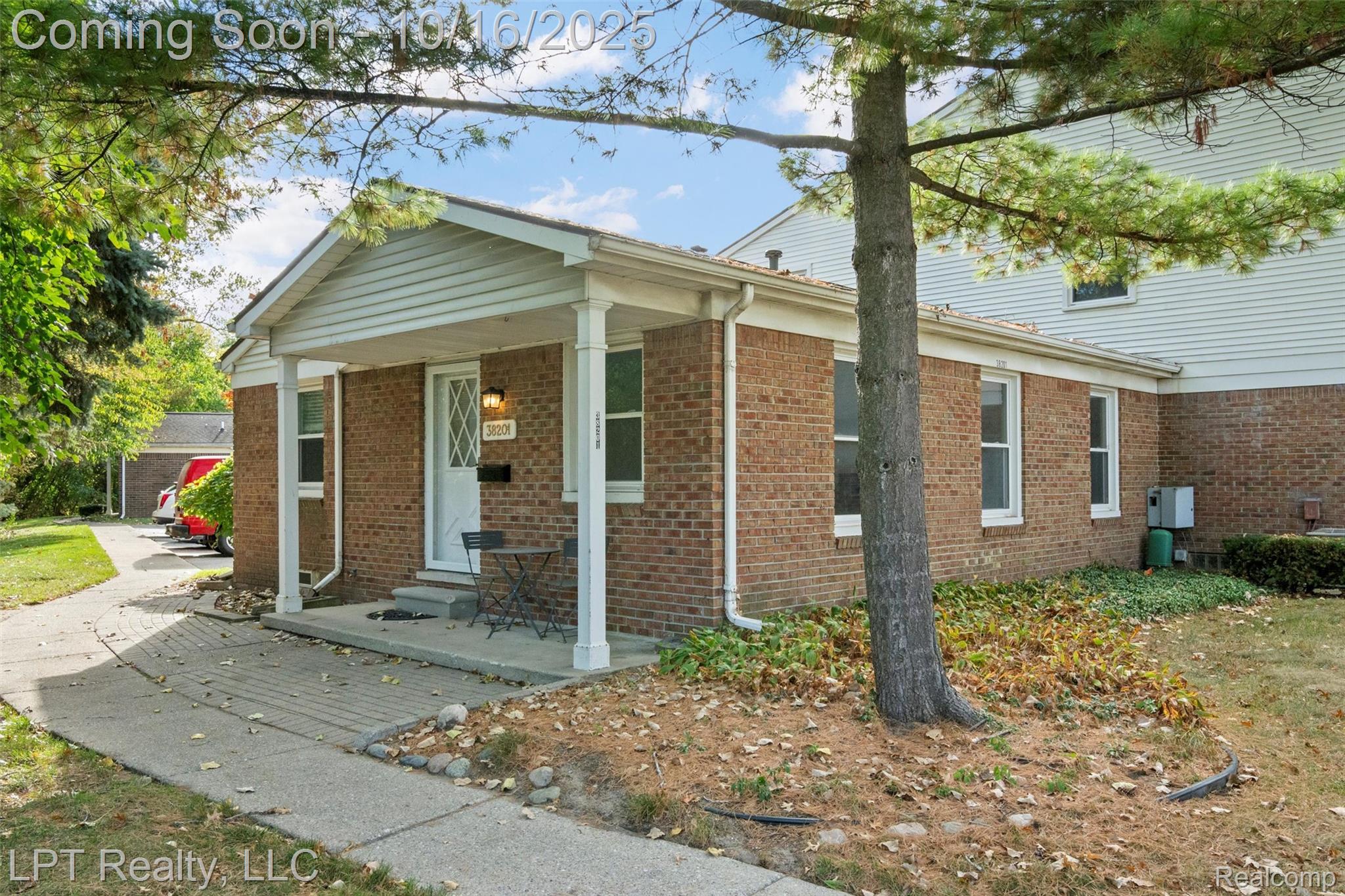 38201 Carolon Boulevard 17B
