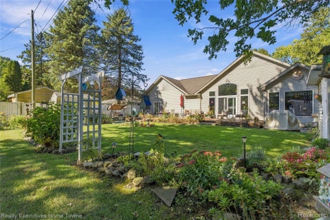 Tiny photo for 5261 S Locustwood Avenue, Fort Gratiot Charter Township, MI 48059 (MLS # 20261083014)