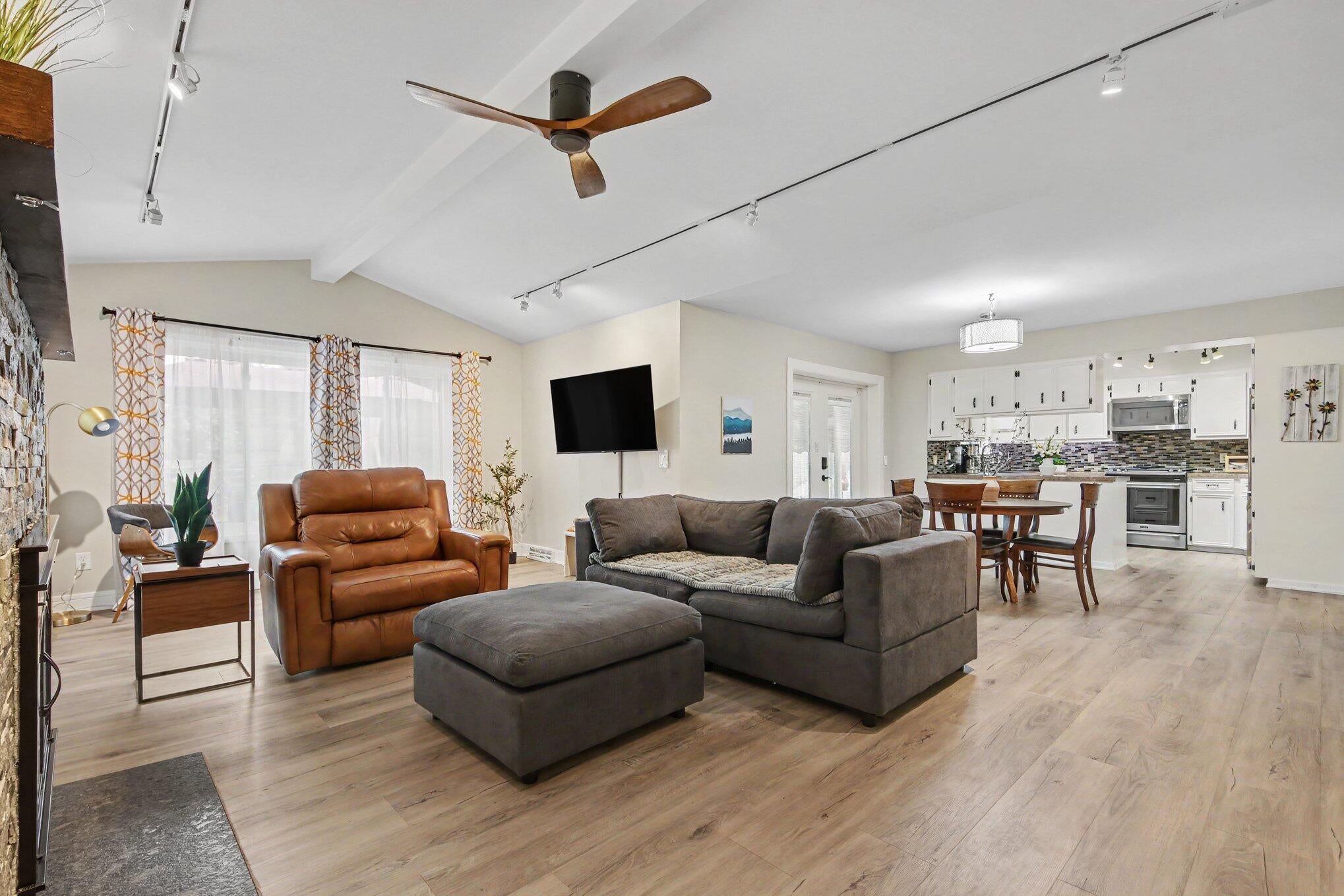 1954 Glenvale Drive SW