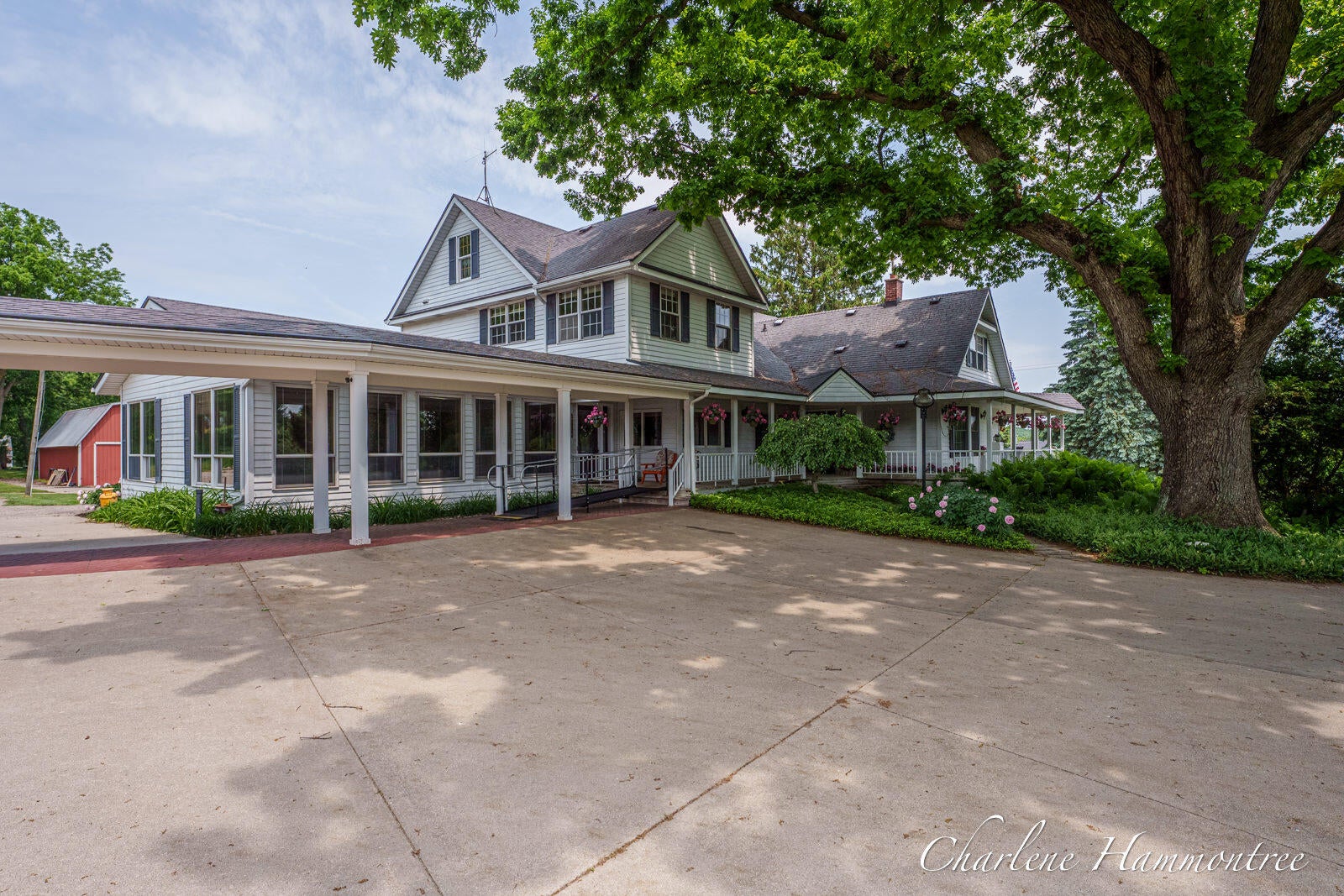 9111 Summit Avenue NE