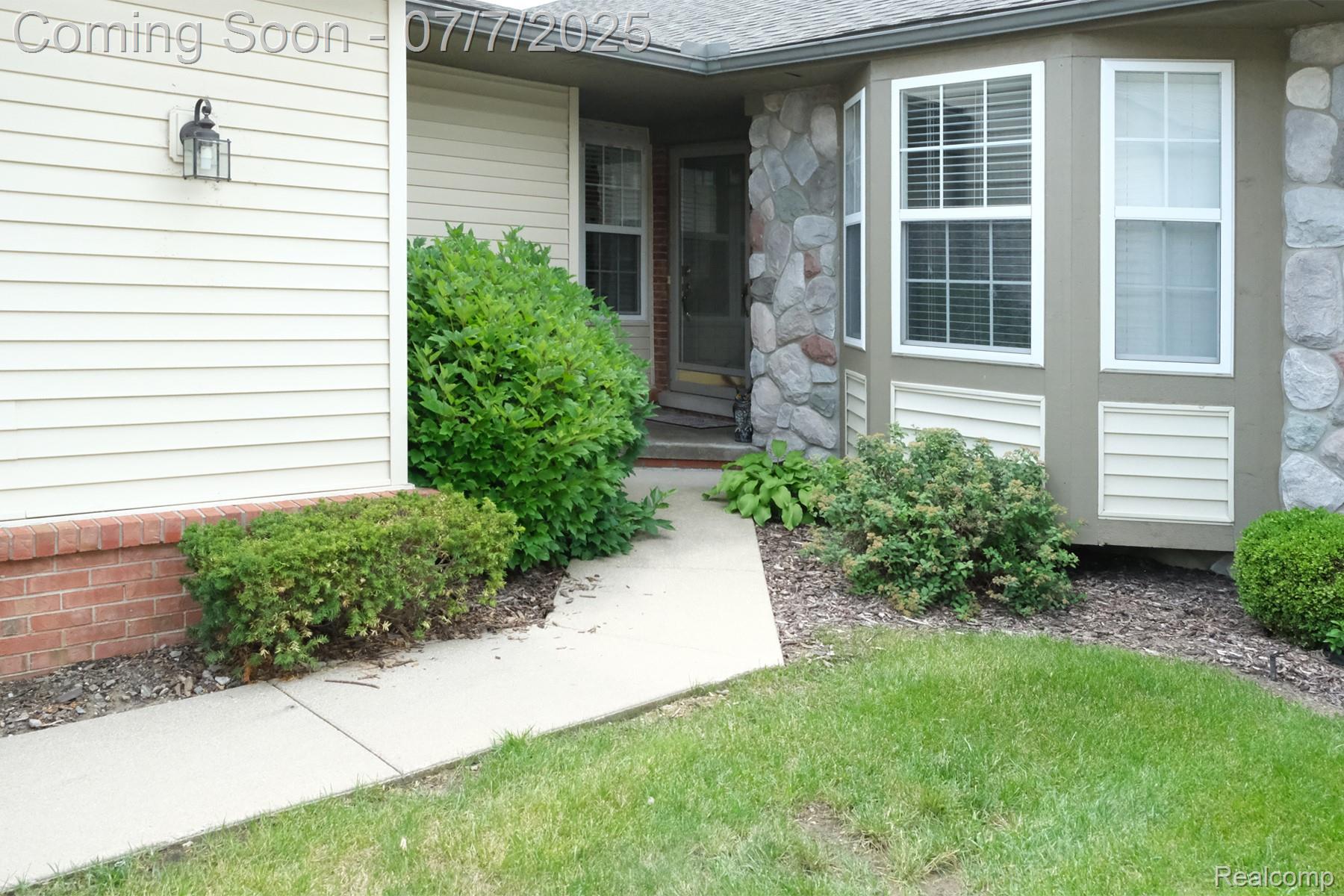 1875 N Kenwyck Drive