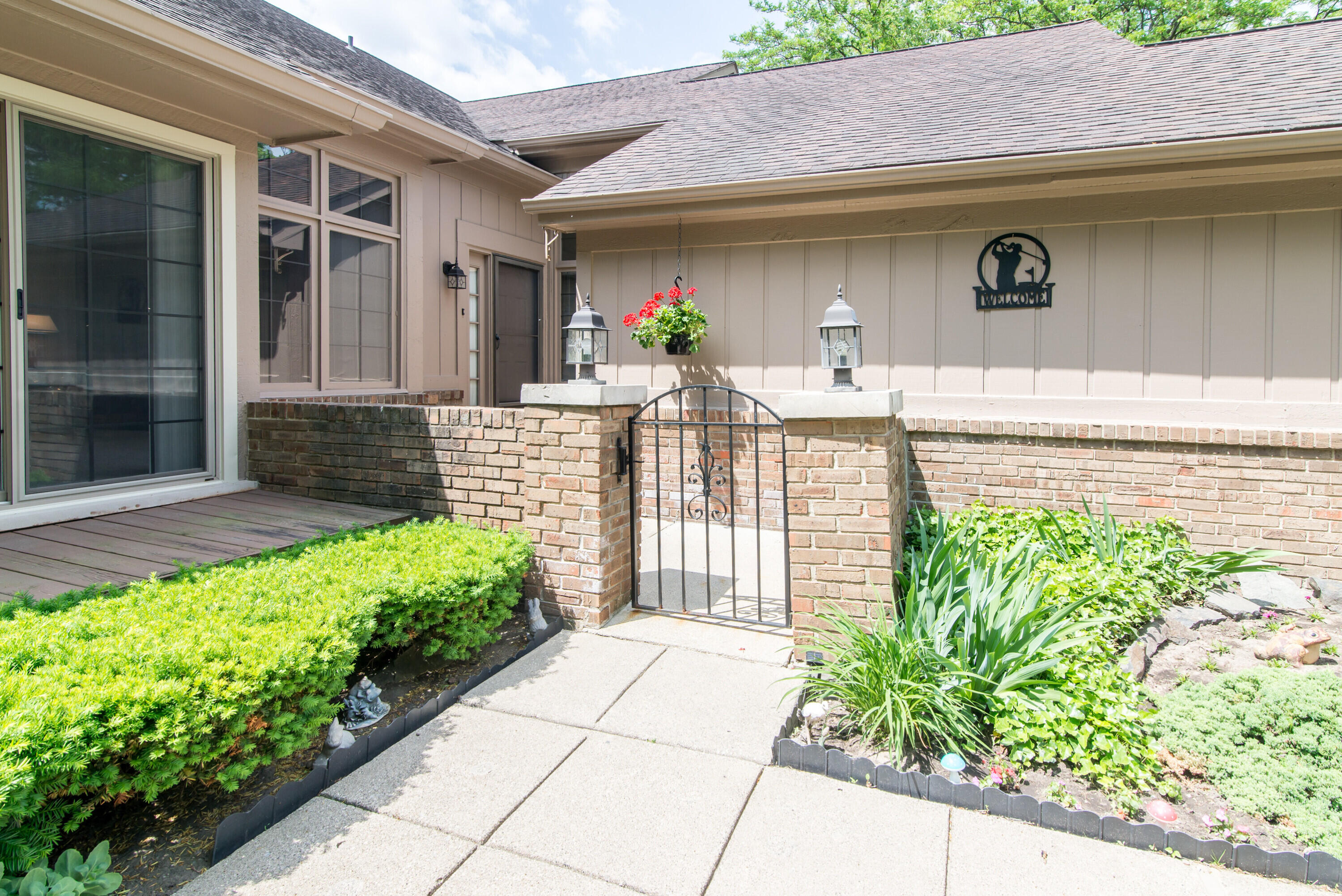 37648 N Laurel Park Drive 63