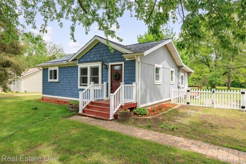 Photo of 845 Sebek Street, Oxford Charter Township, MI 48371 (MLS # 20261034746)