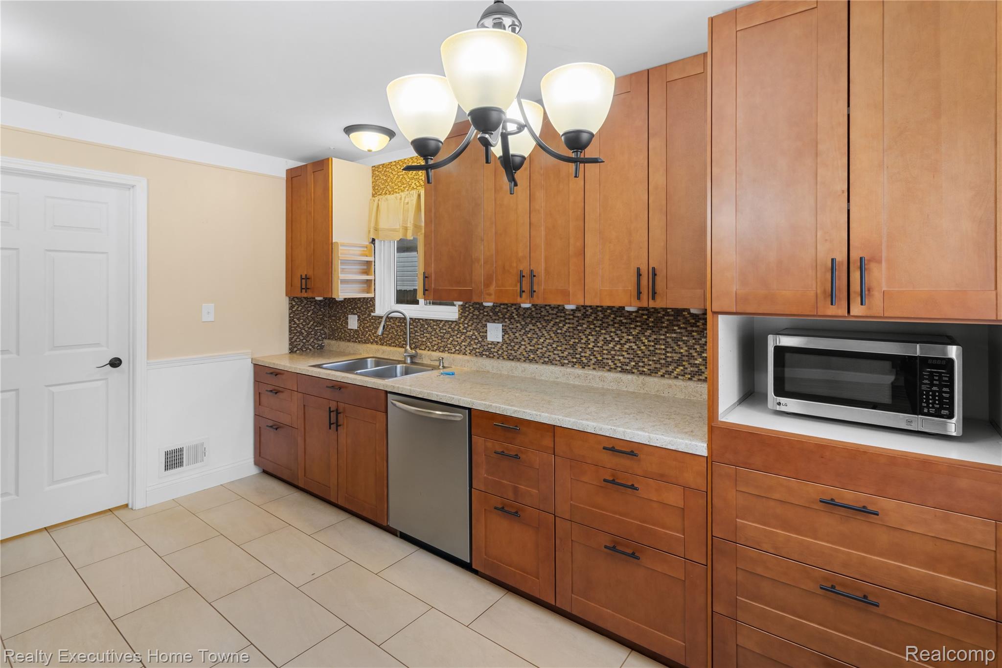 19127 Colorado Street