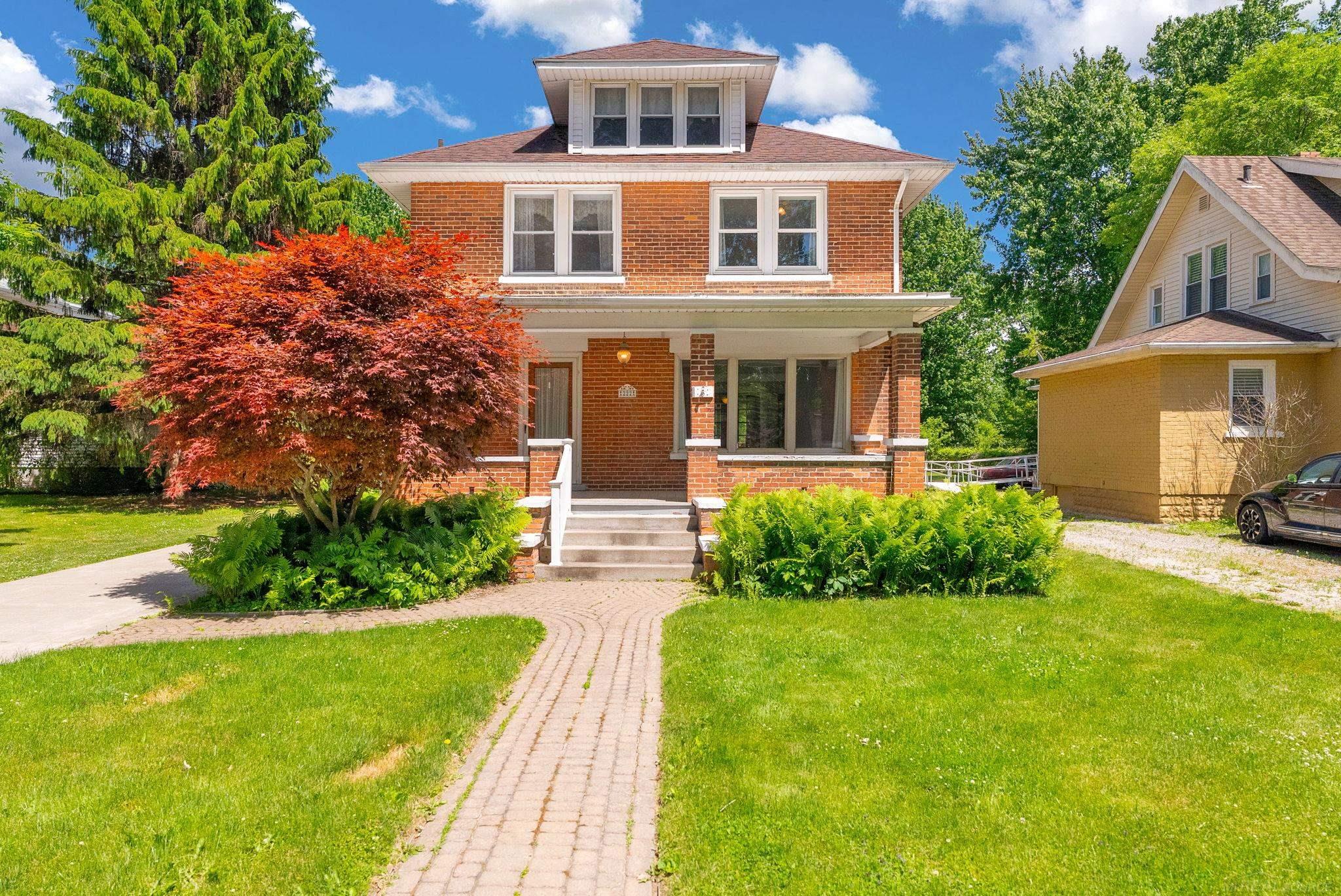 222 N Howard Avenue