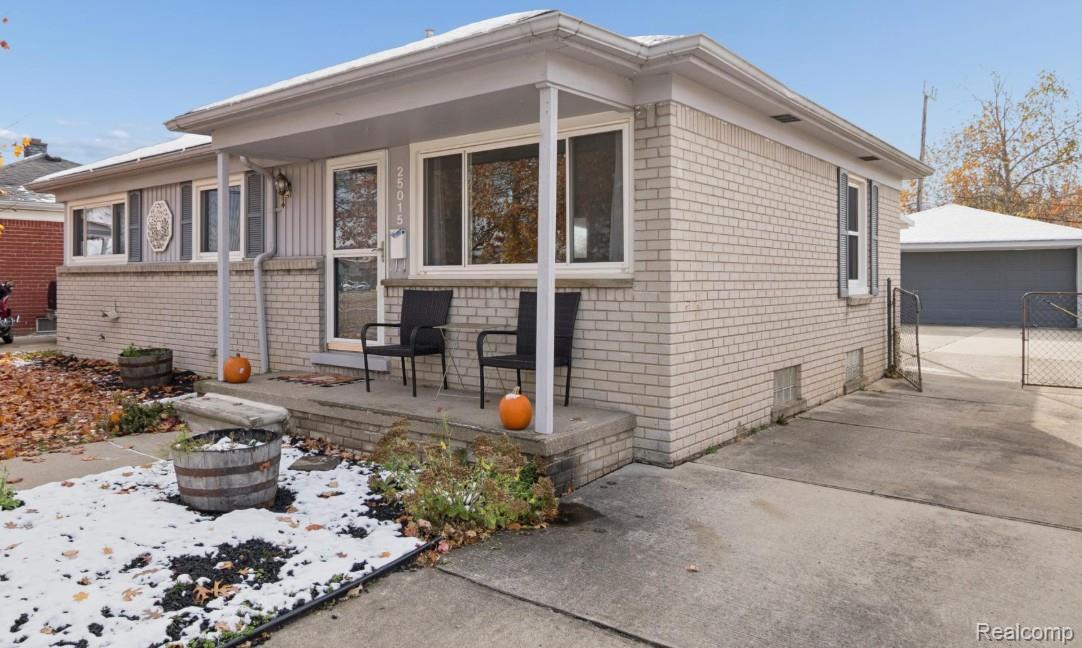 Flat Rock, Michigan 48134, United States, 3 Bedrooms Bedrooms, ,2 BathroomsBathrooms,Residential,Coming Soon,242897