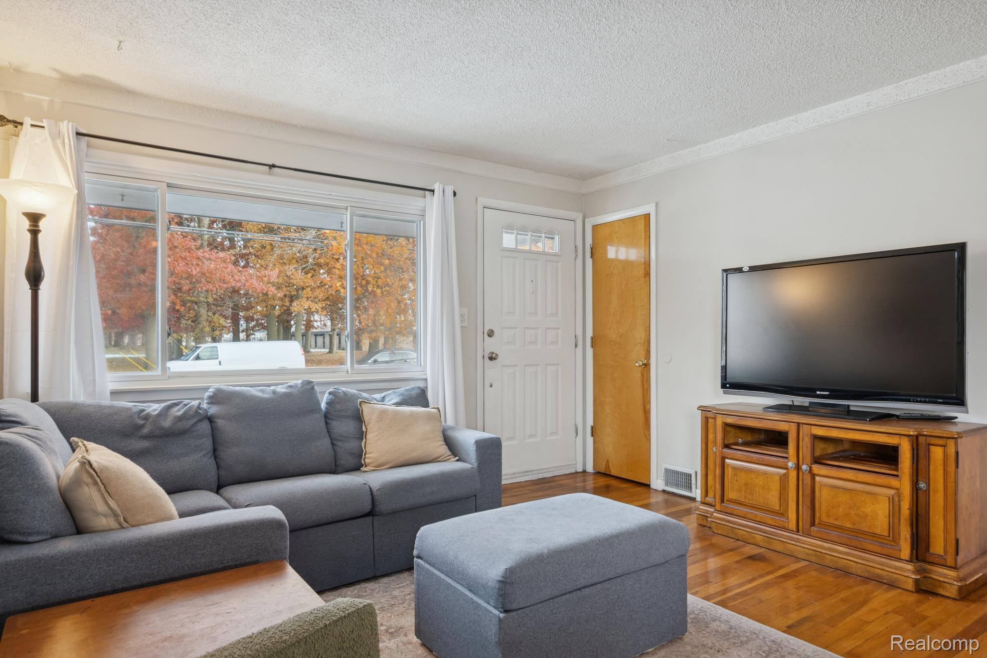 Flat Rock, Michigan 48134, United States, 3 Bedrooms Bedrooms, ,2 BathroomsBathrooms,Residential,Coming Soon,242897