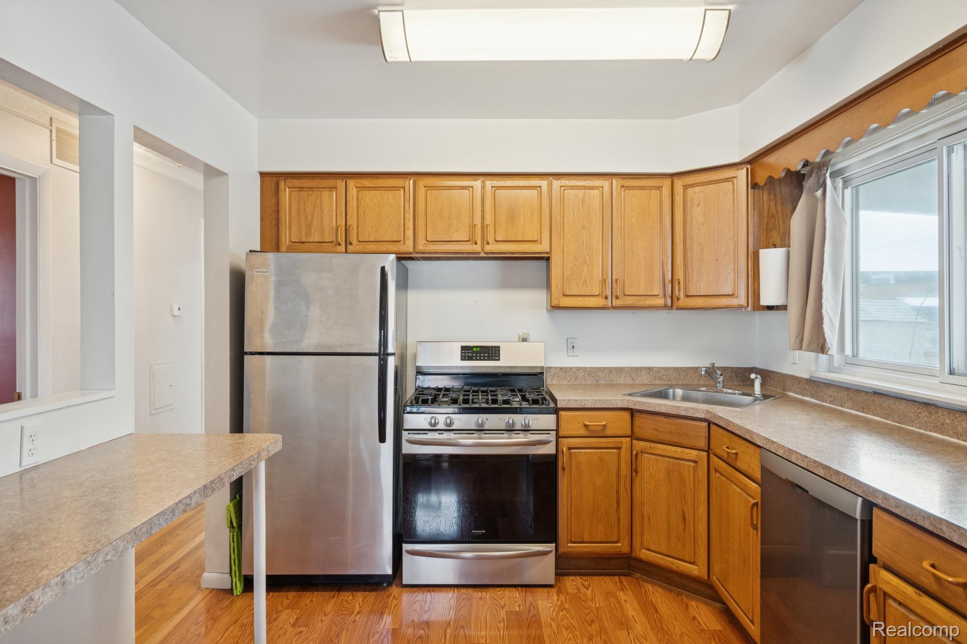 Flat Rock, Michigan 48134, United States, 3 Bedrooms Bedrooms, ,2 BathroomsBathrooms,Residential,Coming Soon,242897