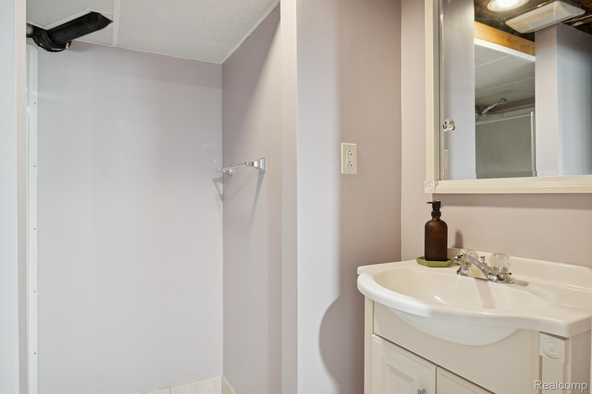 Flat Rock, Michigan 48134, United States, 3 Bedrooms Bedrooms, ,2 BathroomsBathrooms,Residential,Coming Soon,242897