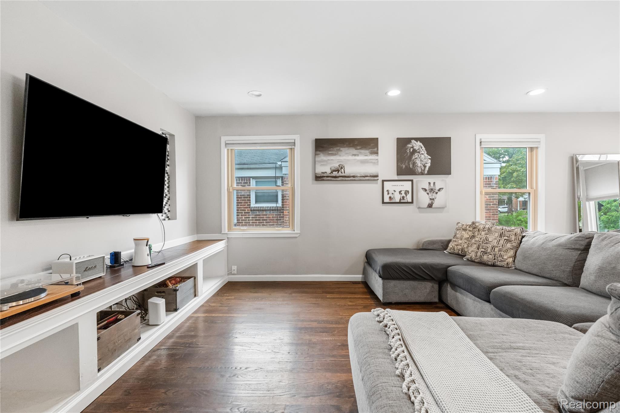 Dearborn City, Michigan 48124, United States, 3 Bedrooms Bedrooms, ,3 BathroomsBathrooms,Residential,Pending,208841