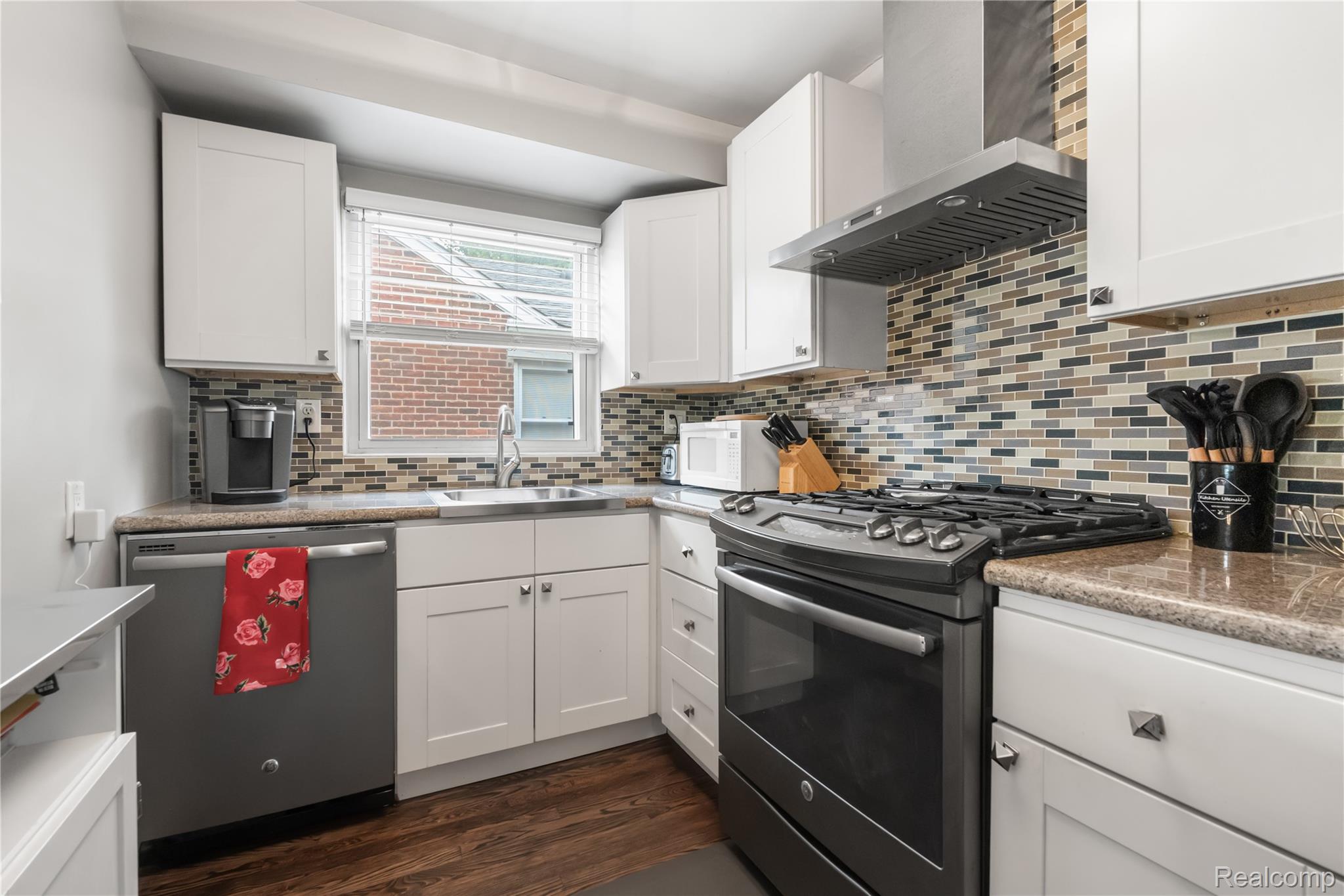 Dearborn City, Michigan 48124, United States, 3 Bedrooms Bedrooms, ,3 BathroomsBathrooms,Residential,Pending,208841