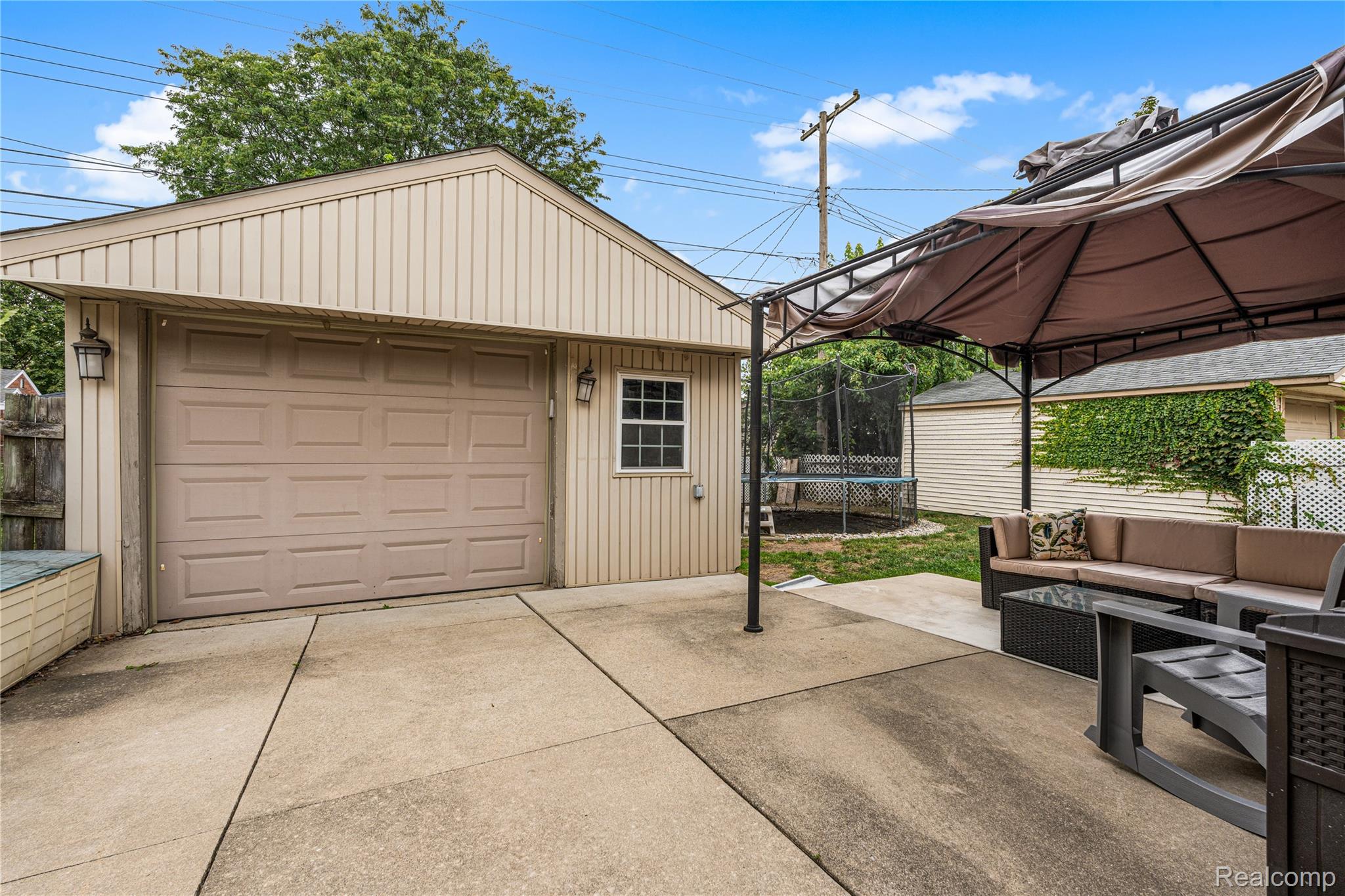 Dearborn City, Michigan 48124, United States, 3 Bedrooms Bedrooms, ,3 BathroomsBathrooms,Residential,Pending,208841