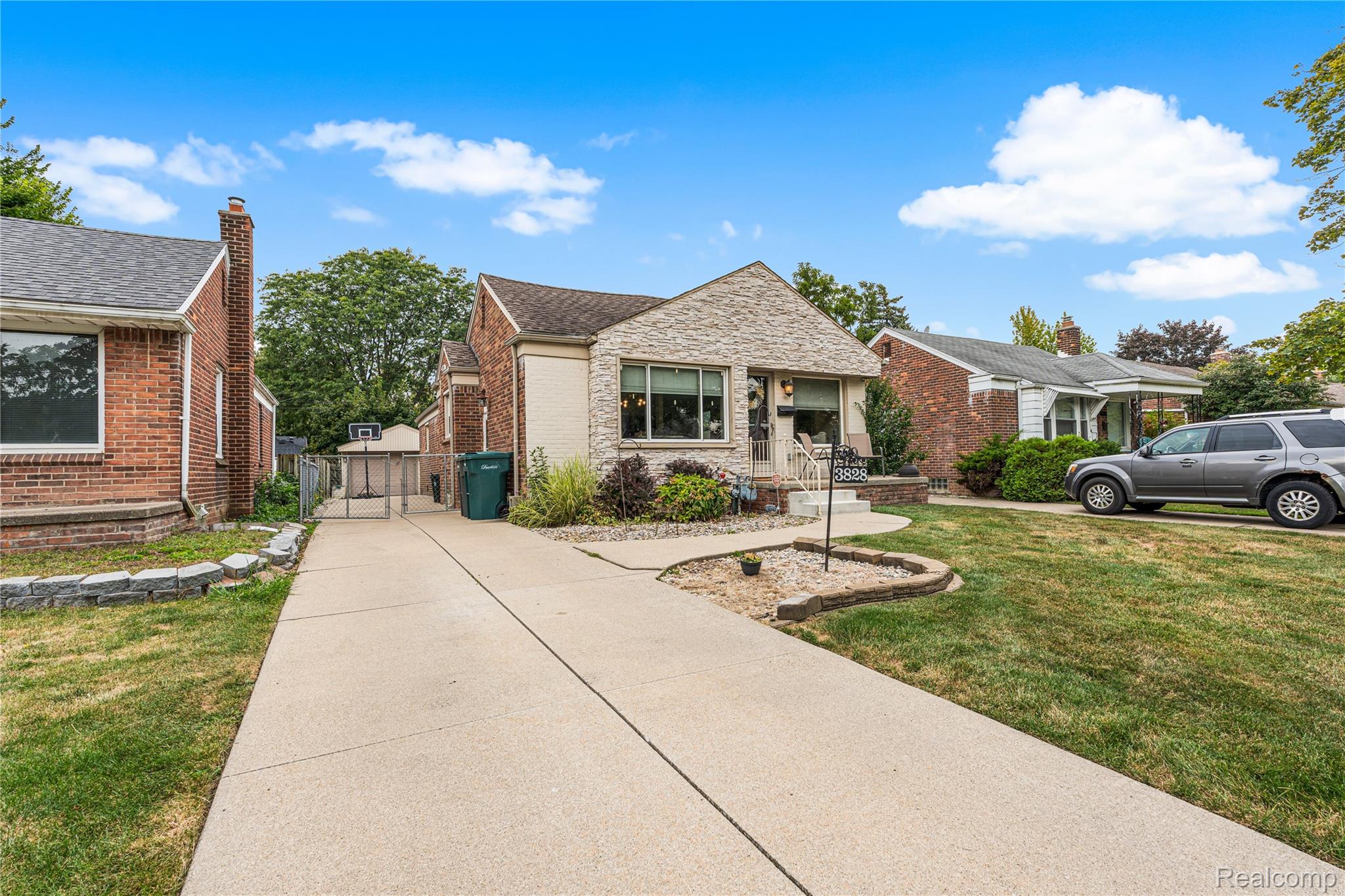 Dearborn City, Michigan 48124, United States, 3 Bedrooms Bedrooms, ,3 BathroomsBathrooms,Residential,Pending,208841