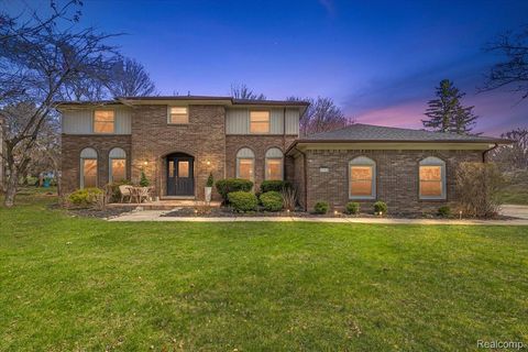 Photo of 1732 Kilburn Road N, Rochester Hills City, MI 48306 (MLS # 20261024273)