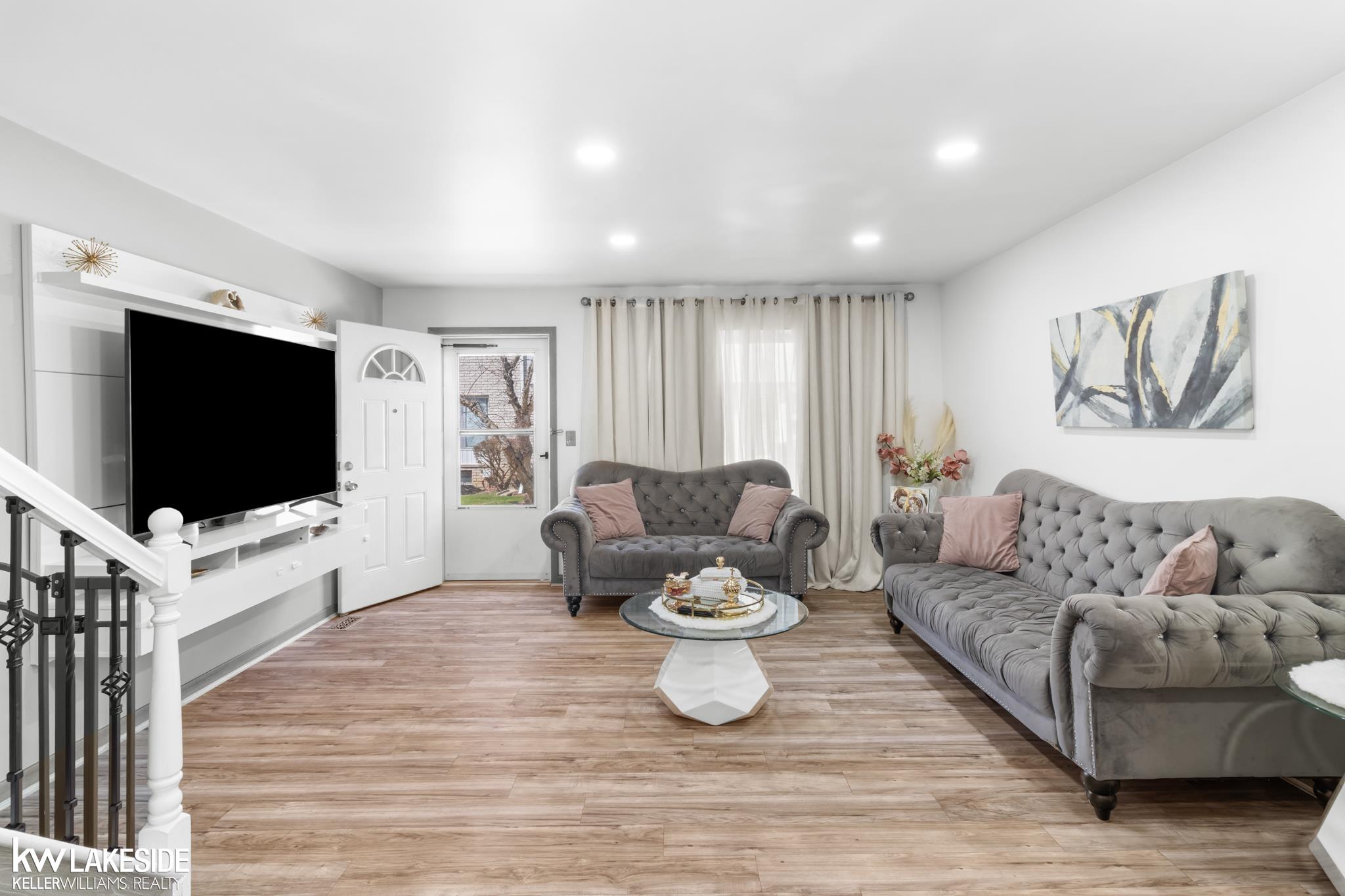 28372 Universal Drive